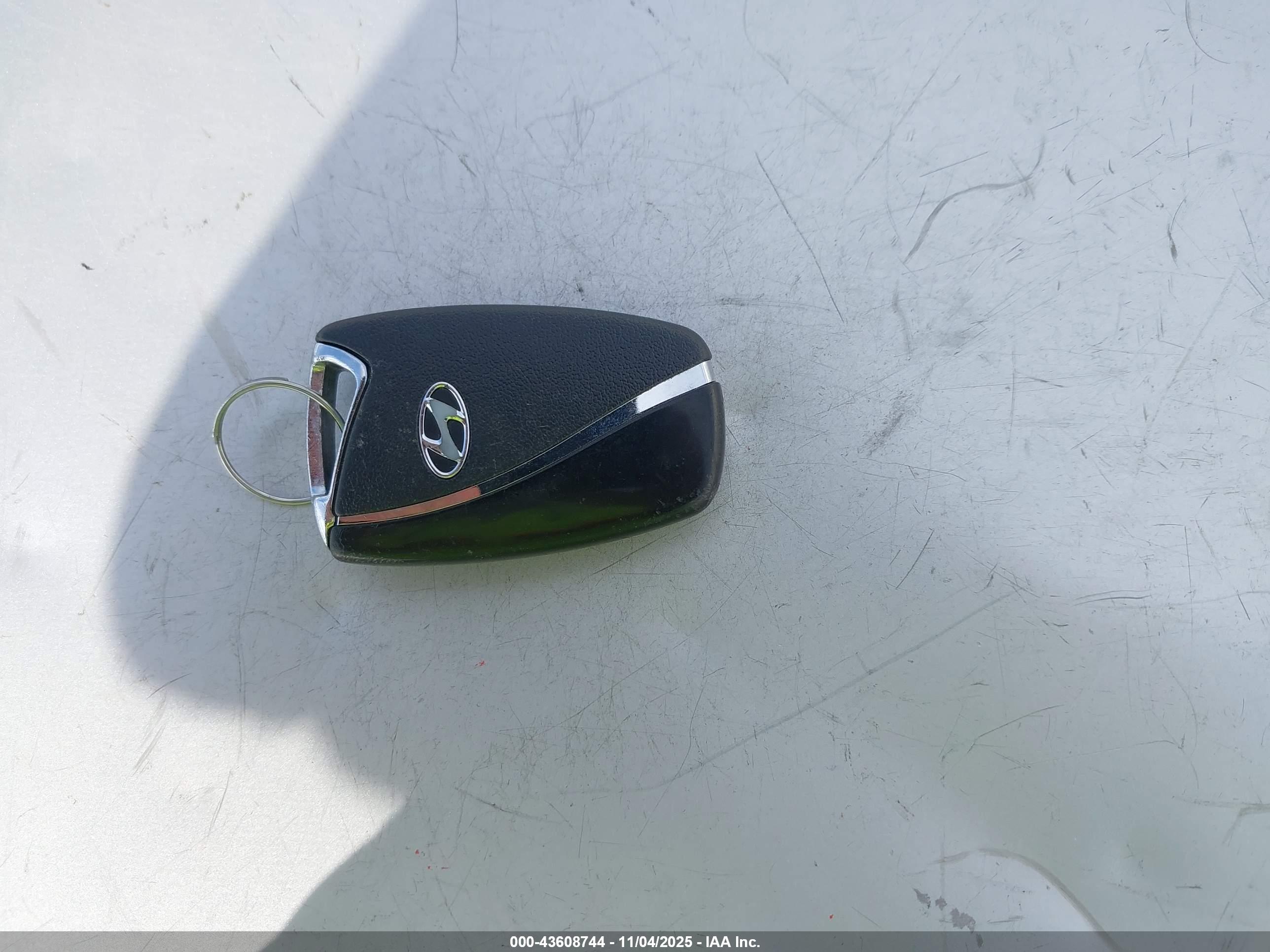 HYUNDAI SANTA image 11