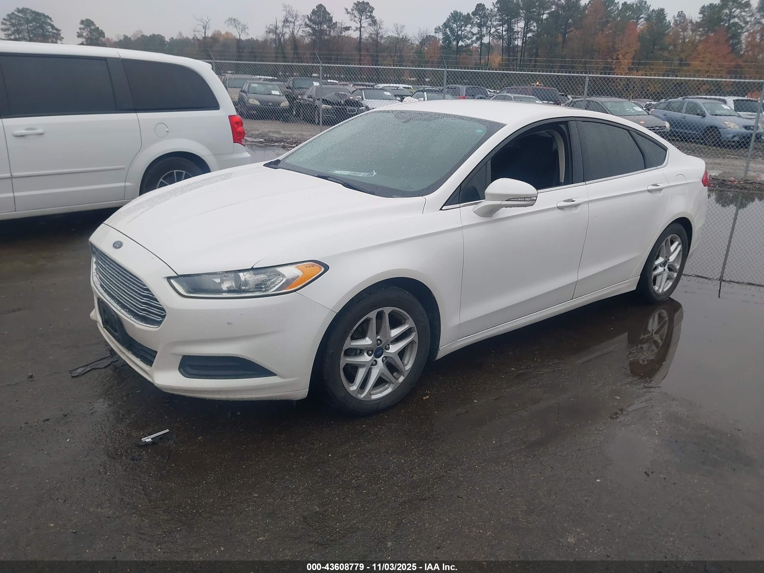 FORD FUSION image 2