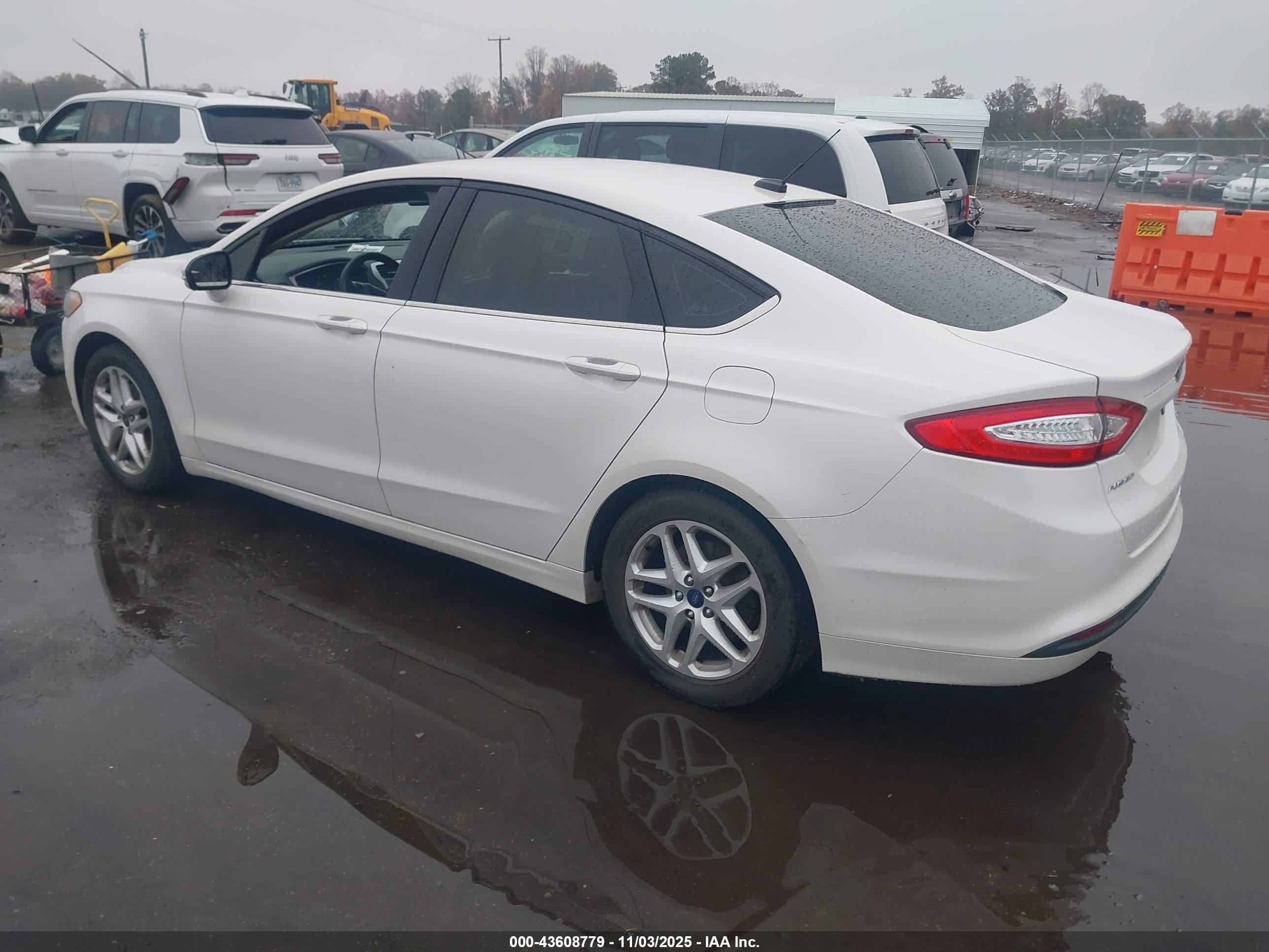 FORD FUSION image 3