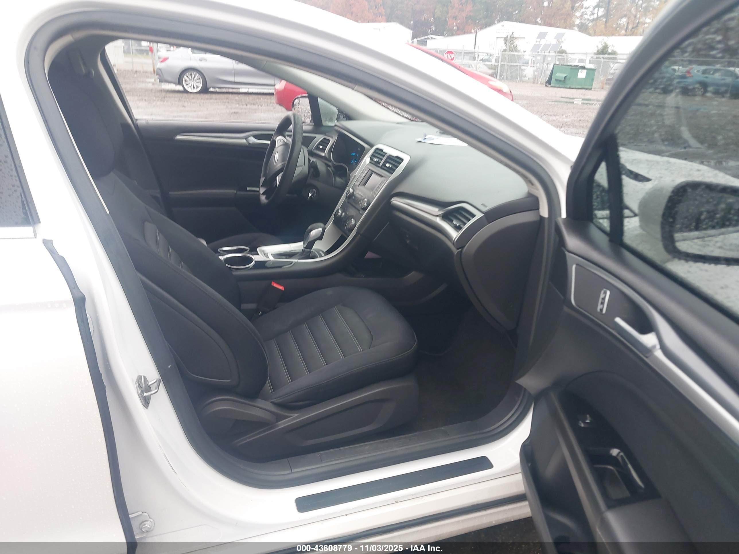 FORD FUSION image 5