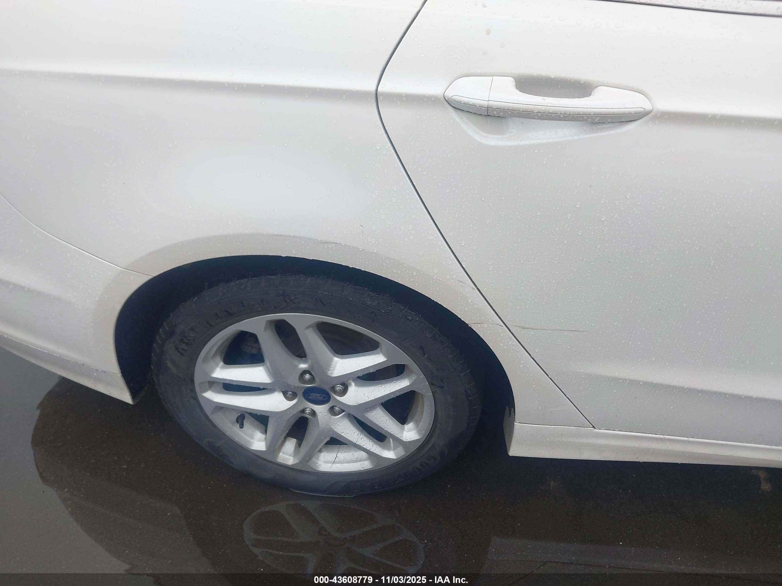 FORD FUSION image 6