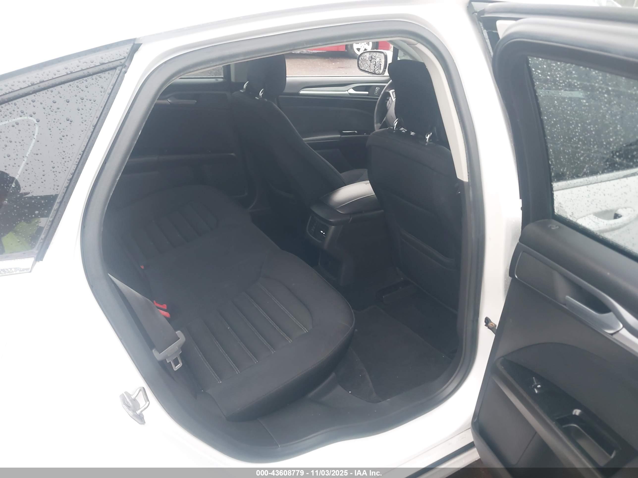 FORD FUSION image 8