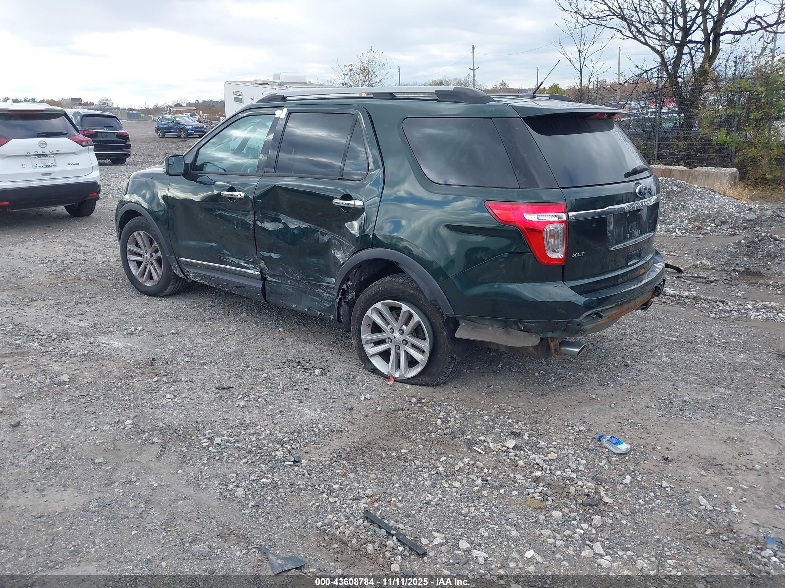 FORD EXPLORER image 3