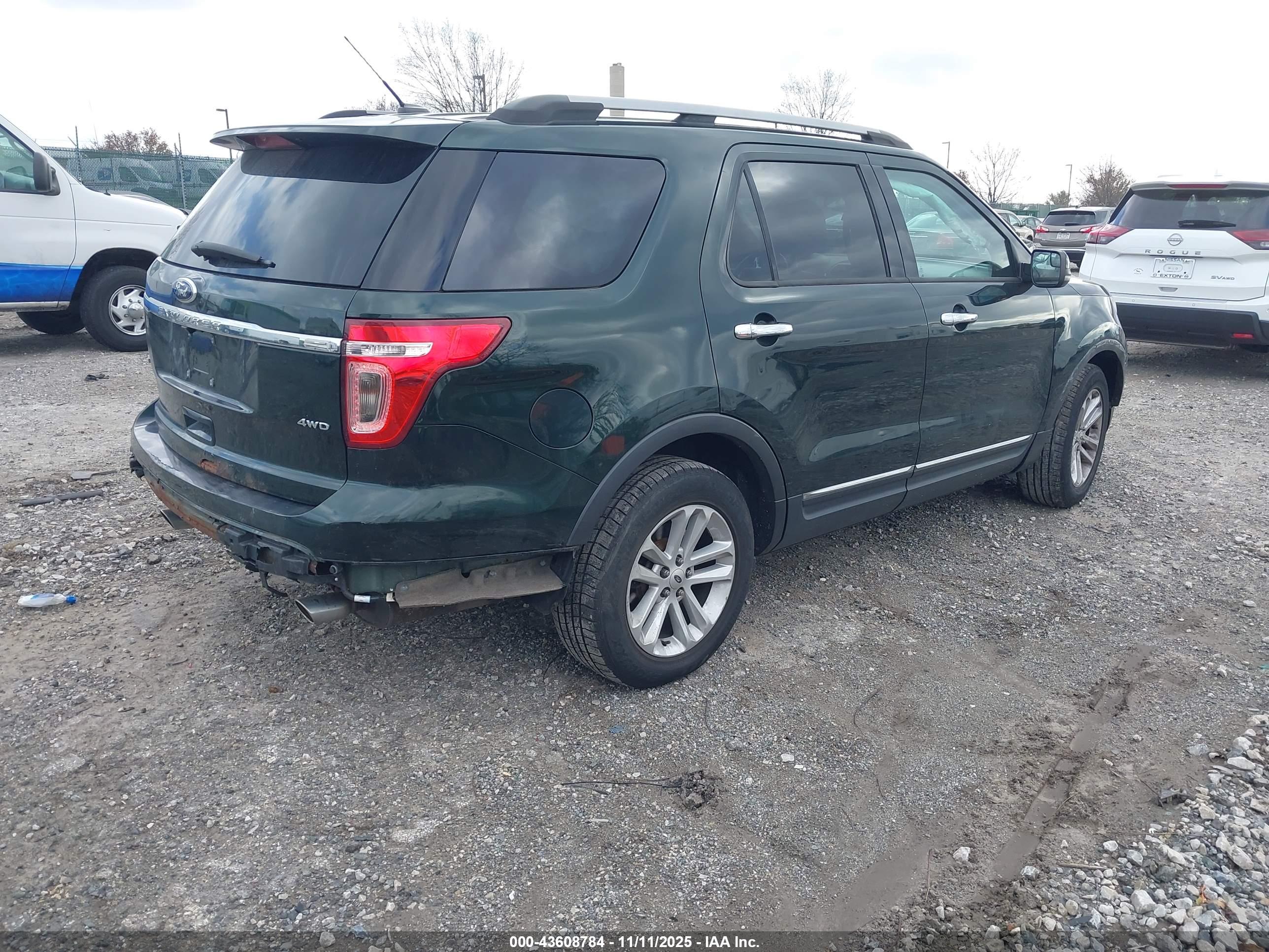 FORD EXPLORER image 4