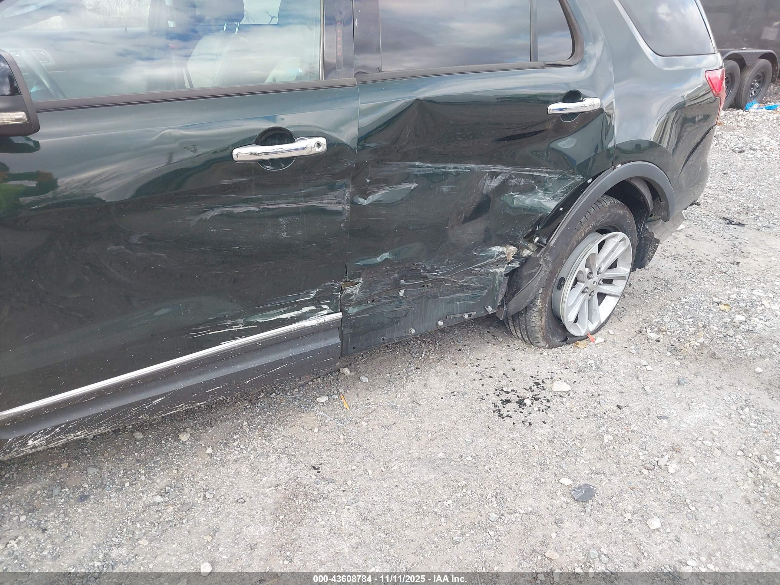 FORD EXPLORER image 6