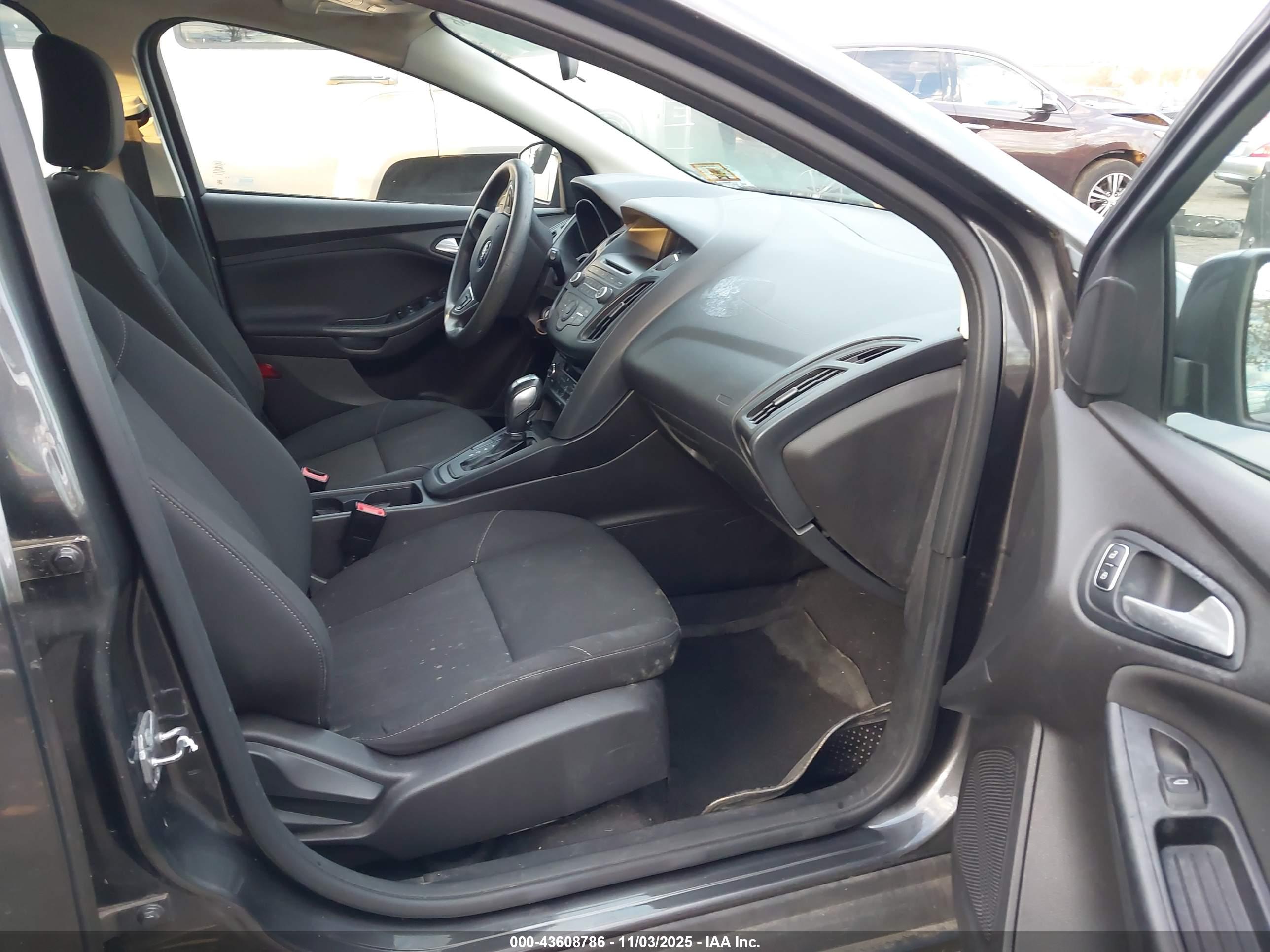 FORD FOCUS image 5