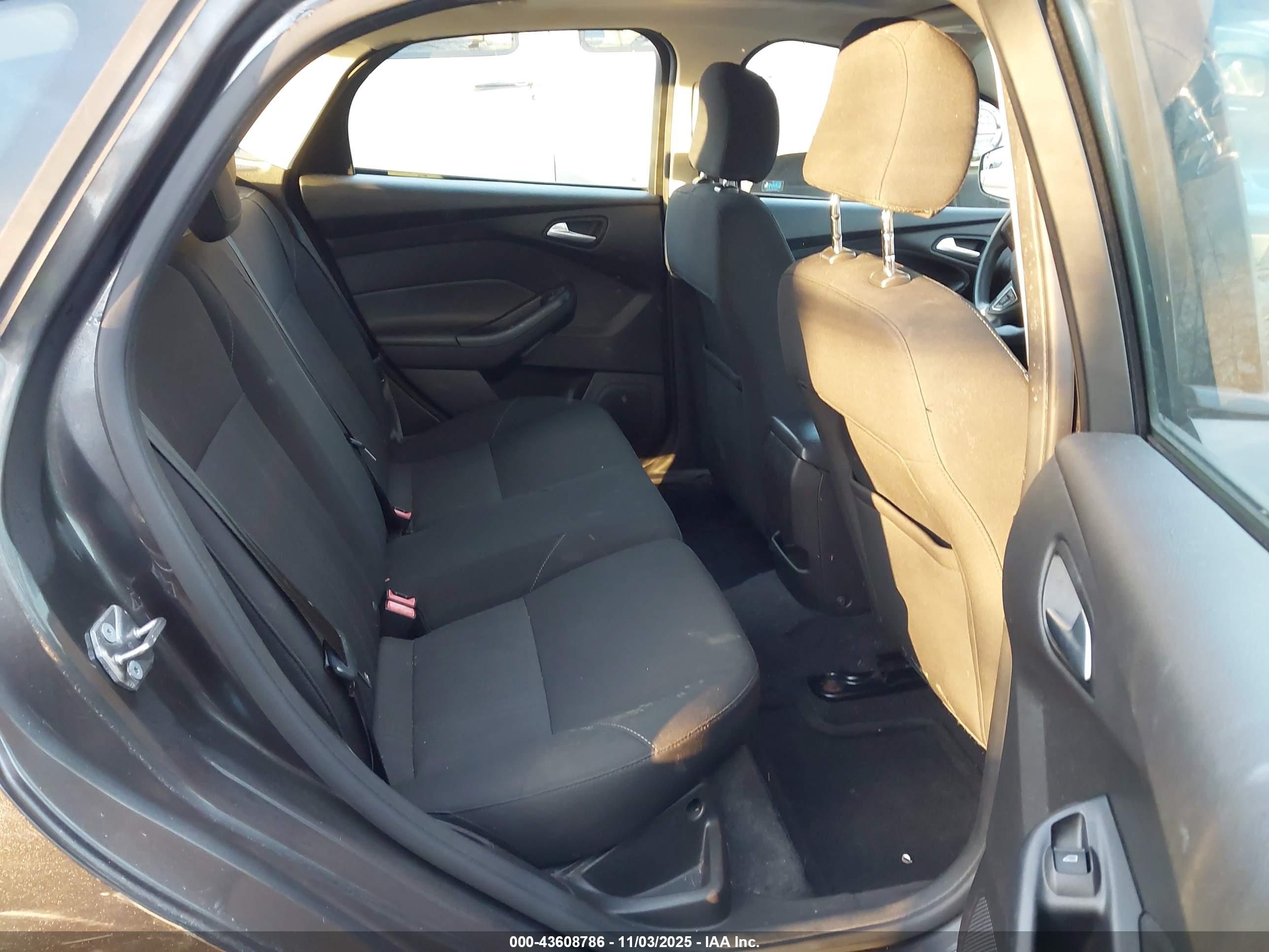 FORD FOCUS image 8