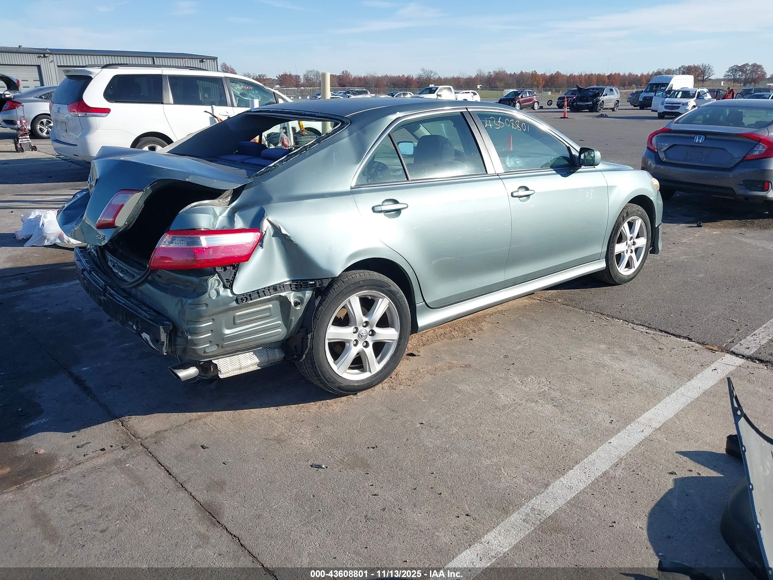 TOYOTA CAMRY image 4