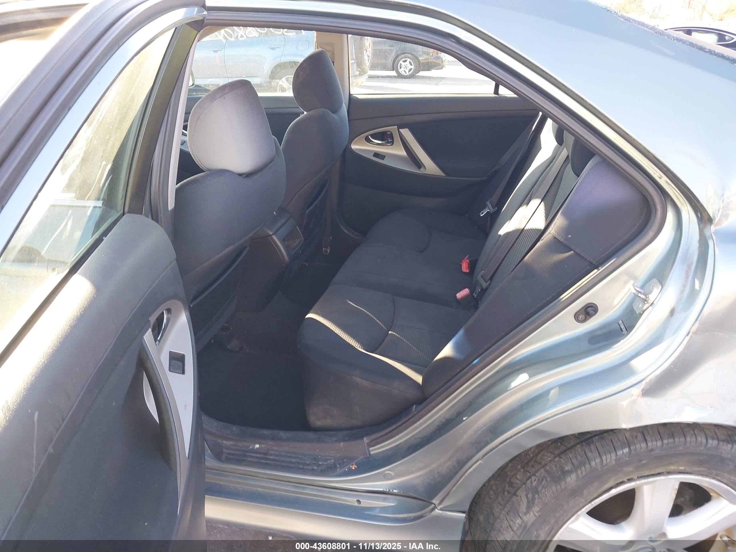 TOYOTA CAMRY image 8