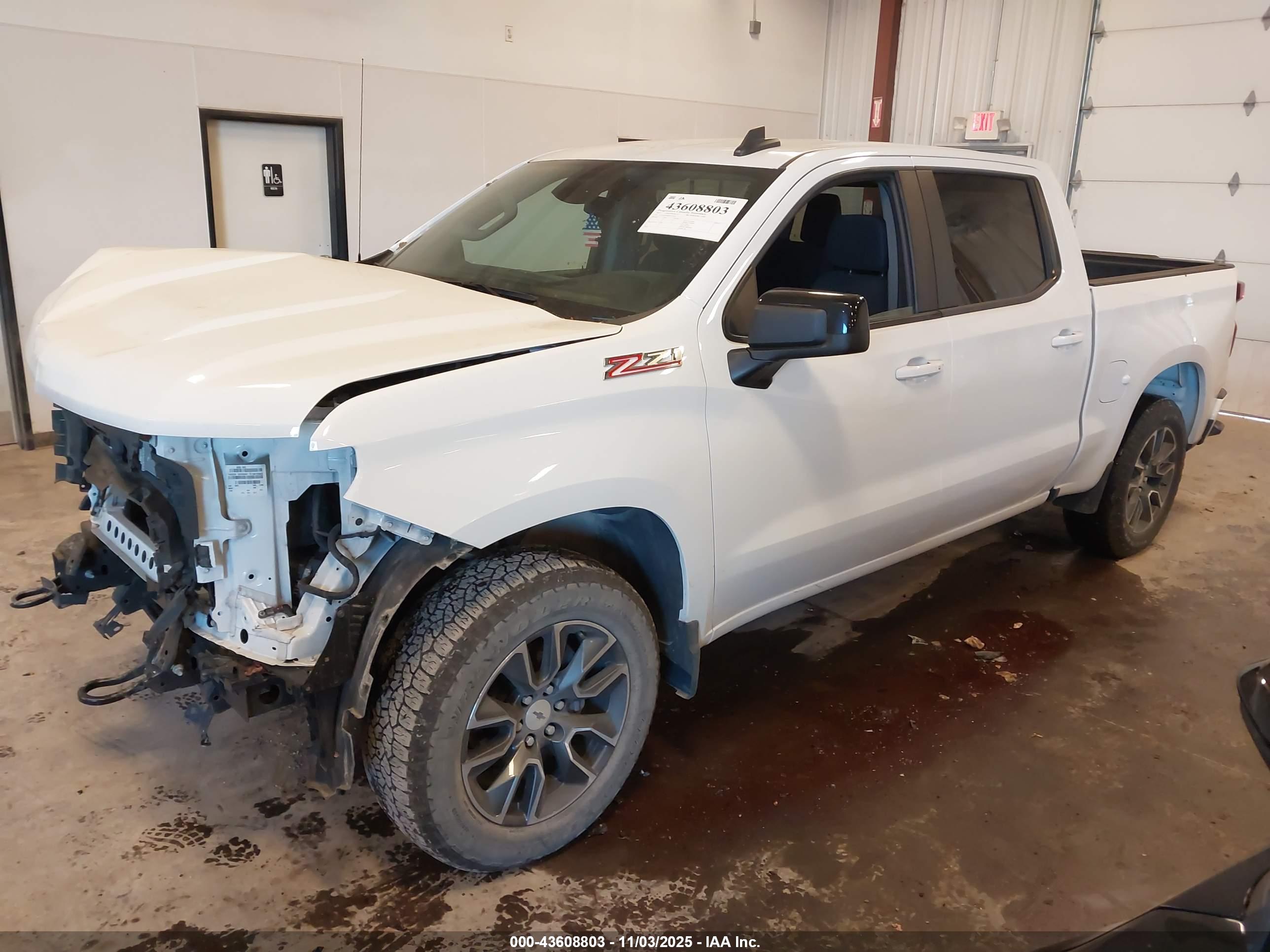 CHEVROLET SILVERADO image 2