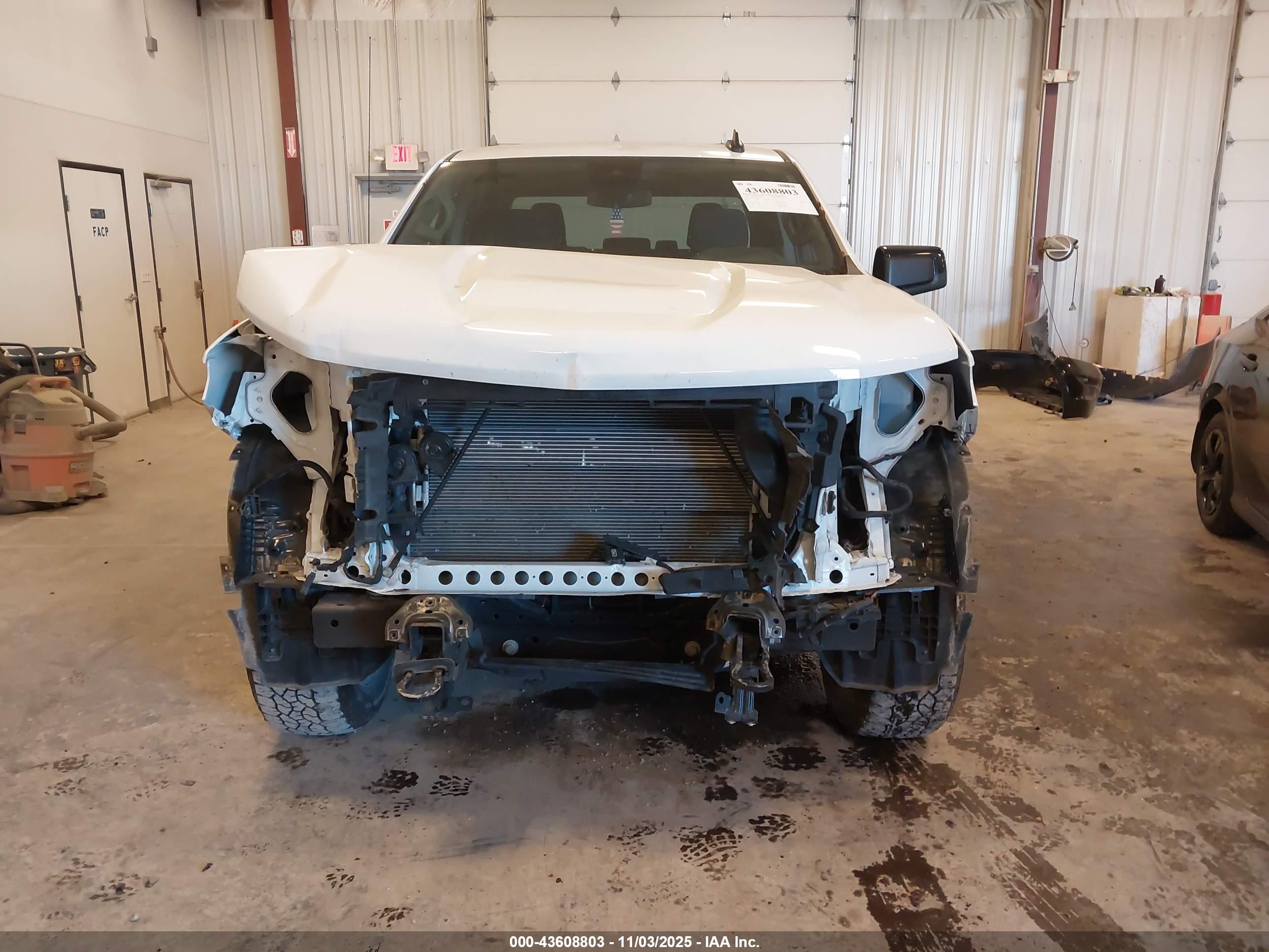 CHEVROLET SILVERADO image 6