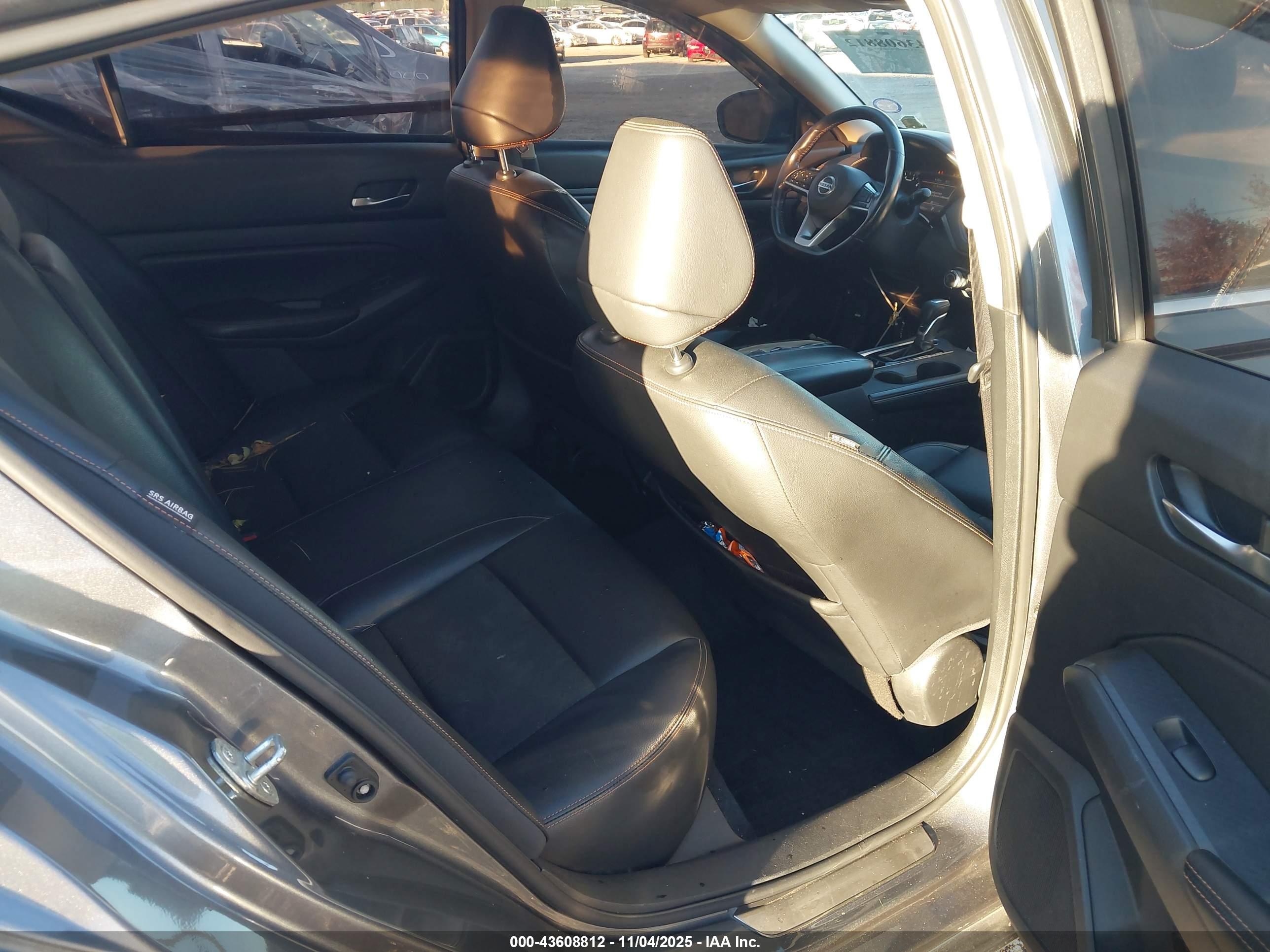 NISSAN ALTIMA image 8