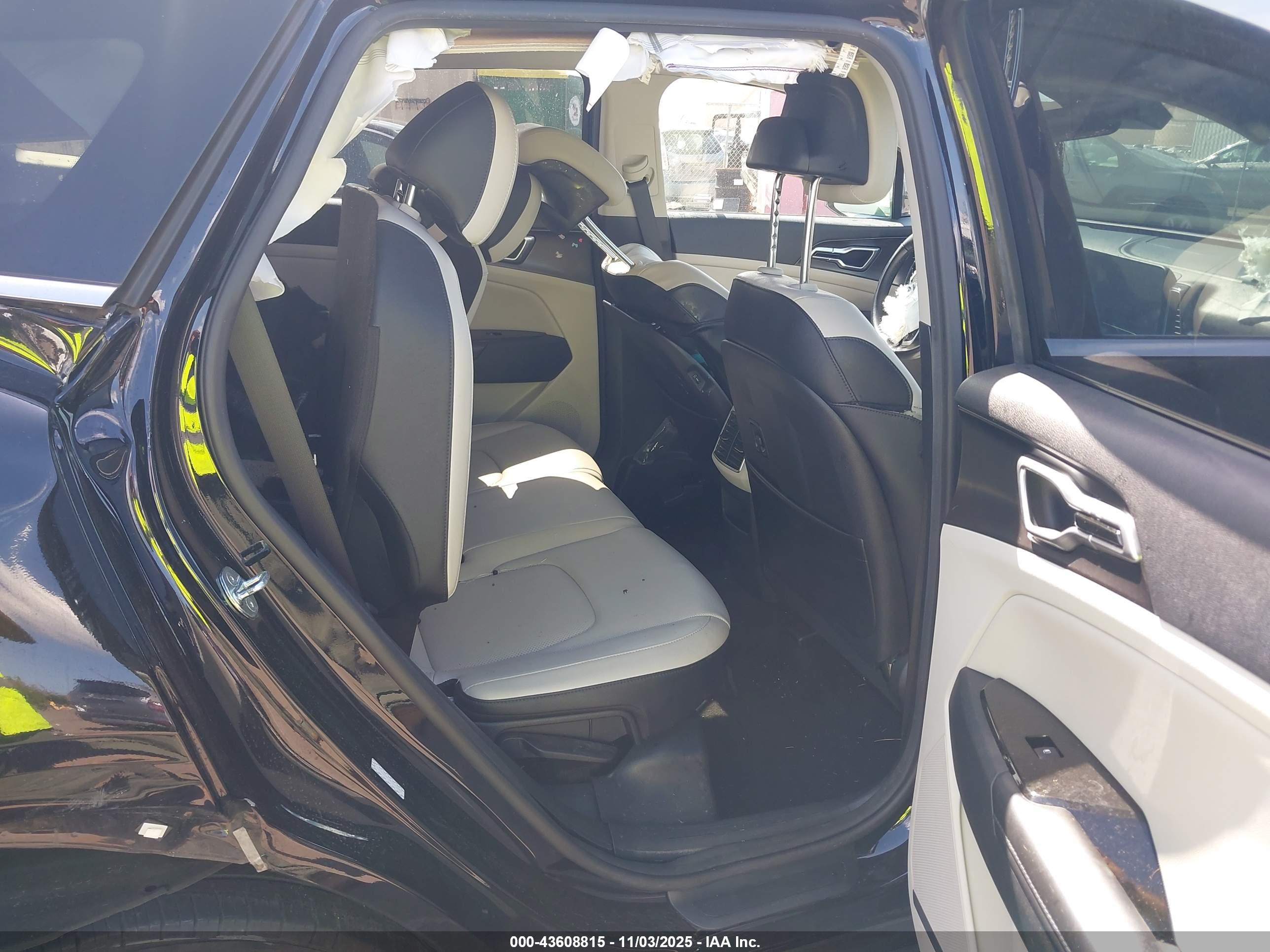 KIA SPORTAGE image 8
