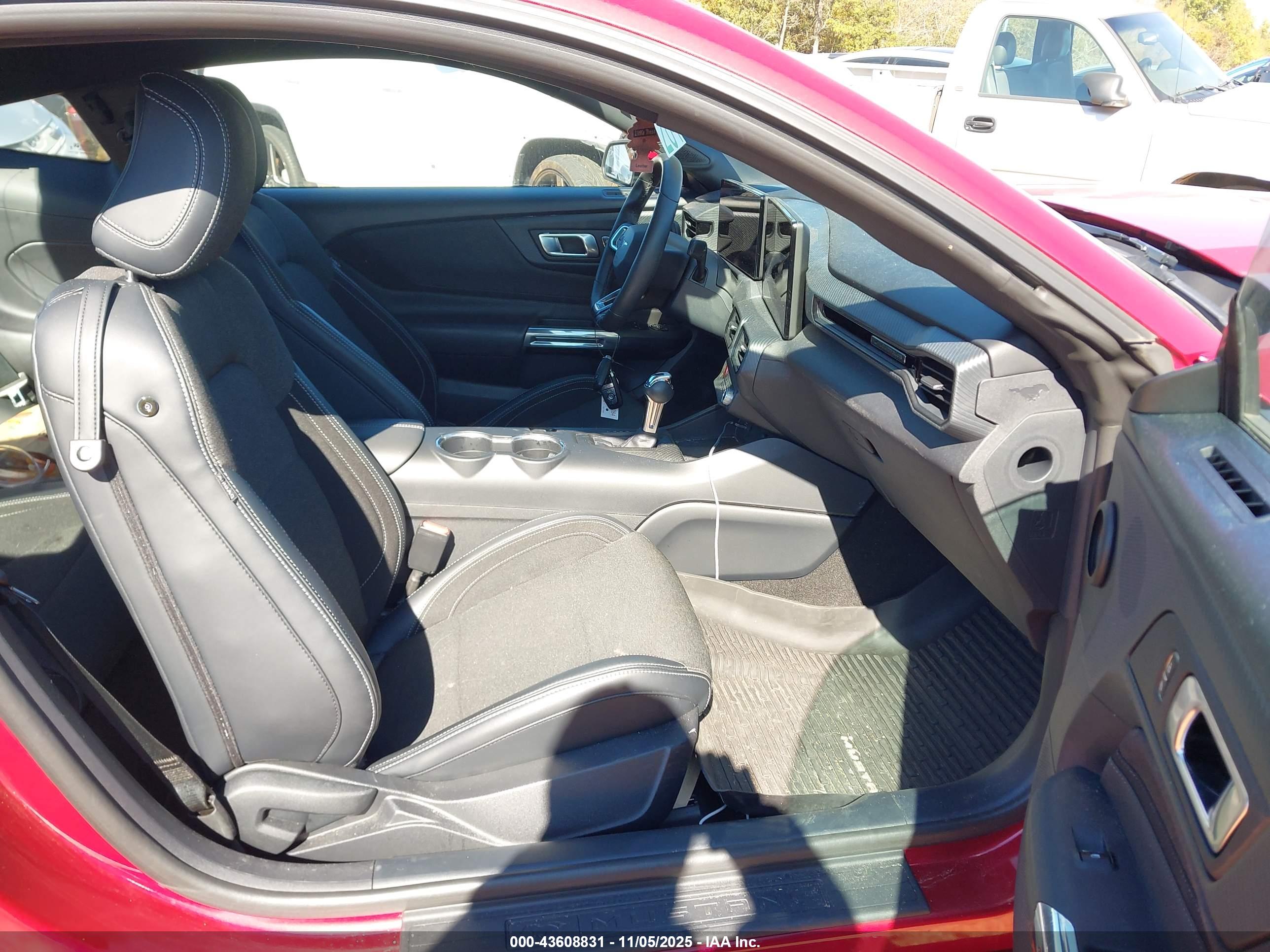 FORD MUSTANG image 5