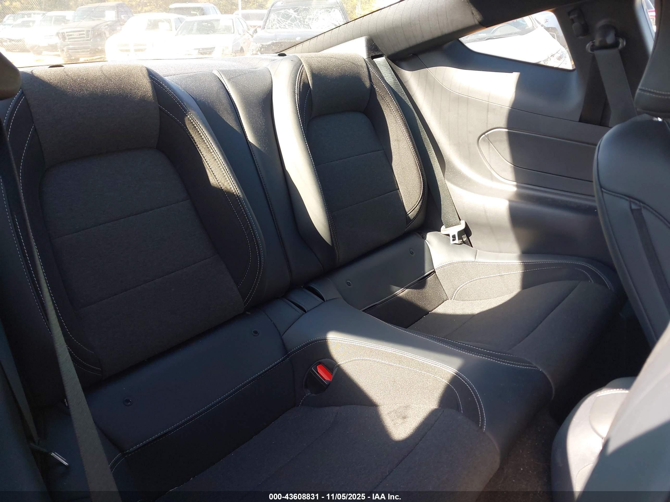 FORD MUSTANG image 8