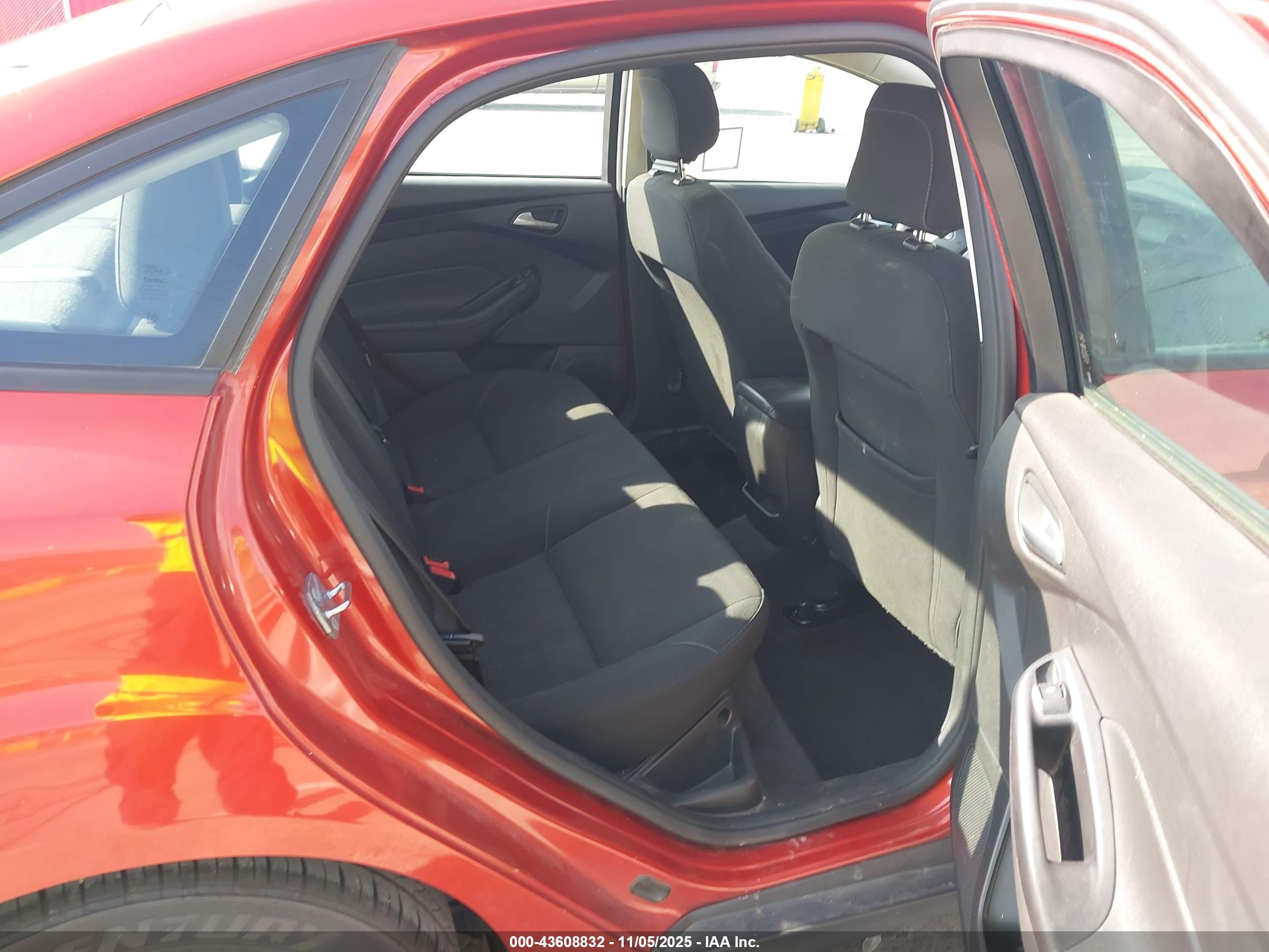 FORD FOCUS image 8