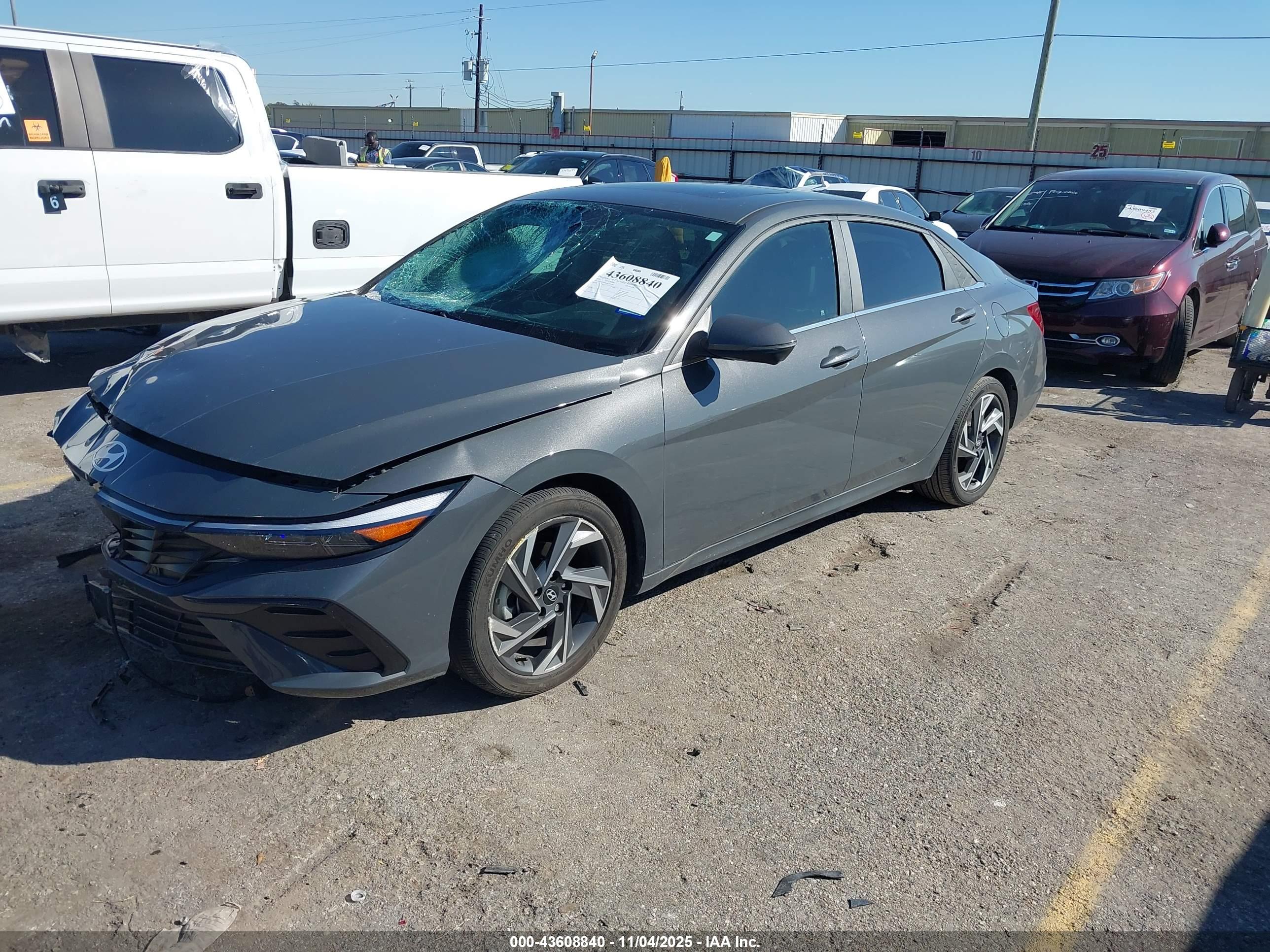 HYUNDAI ELANTRA image 2
