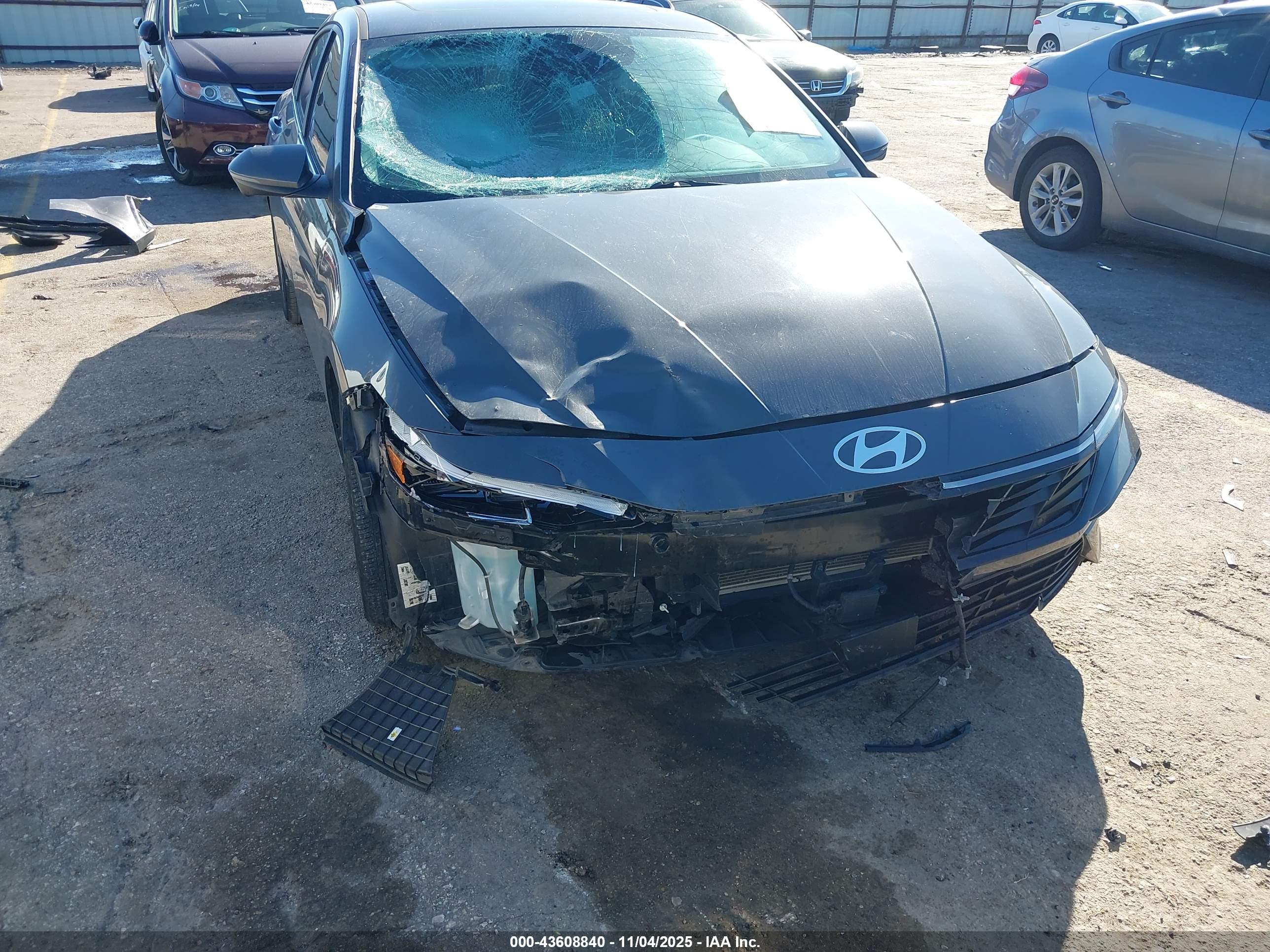 HYUNDAI ELANTRA image 6