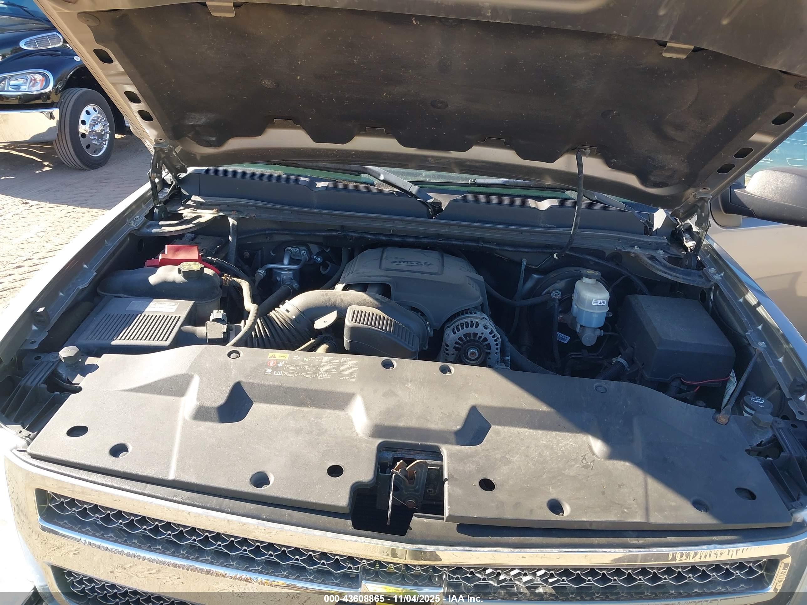 CHEVROLET SILVERADO image 10
