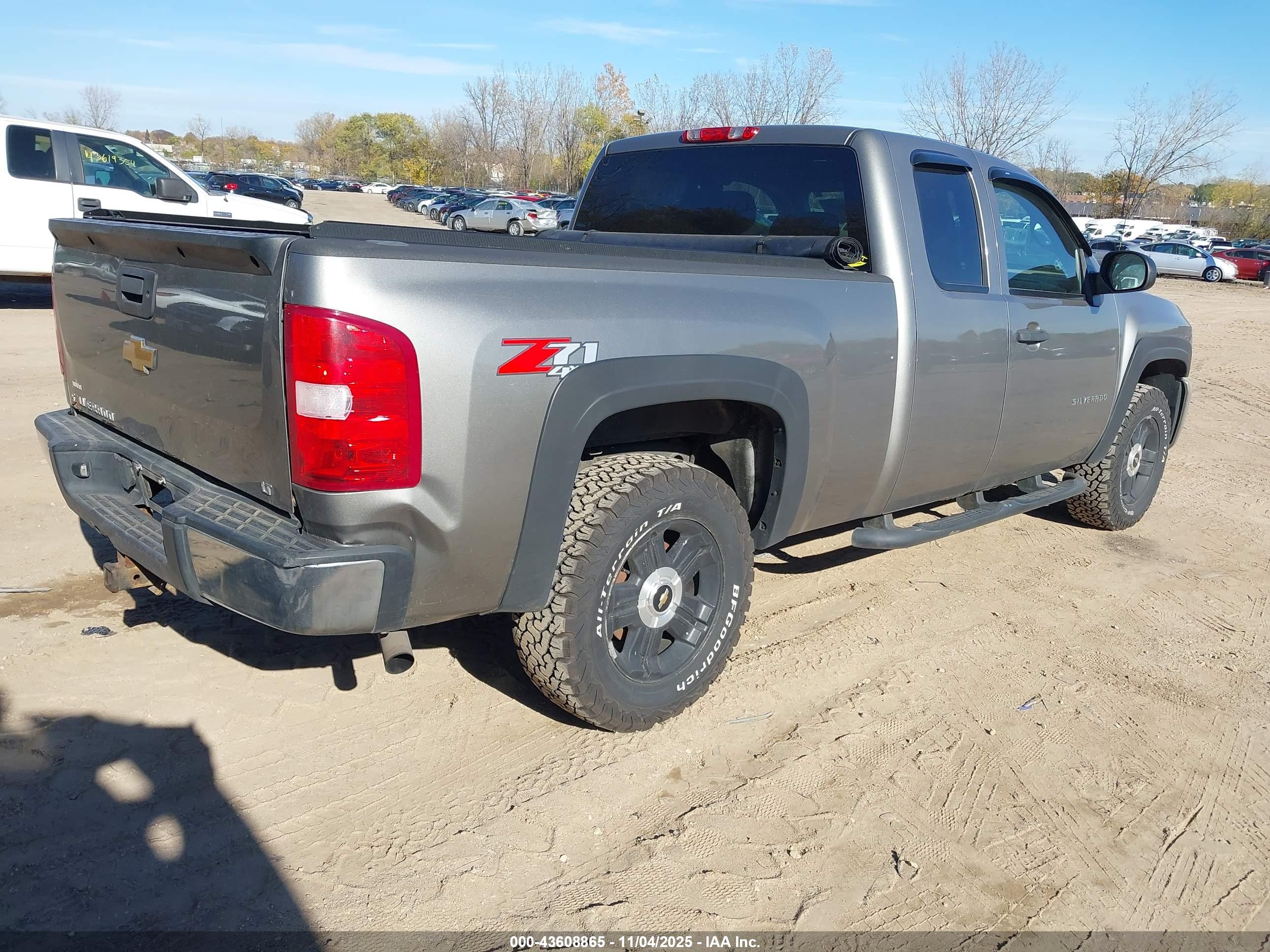 CHEVROLET SILVERADO image 4