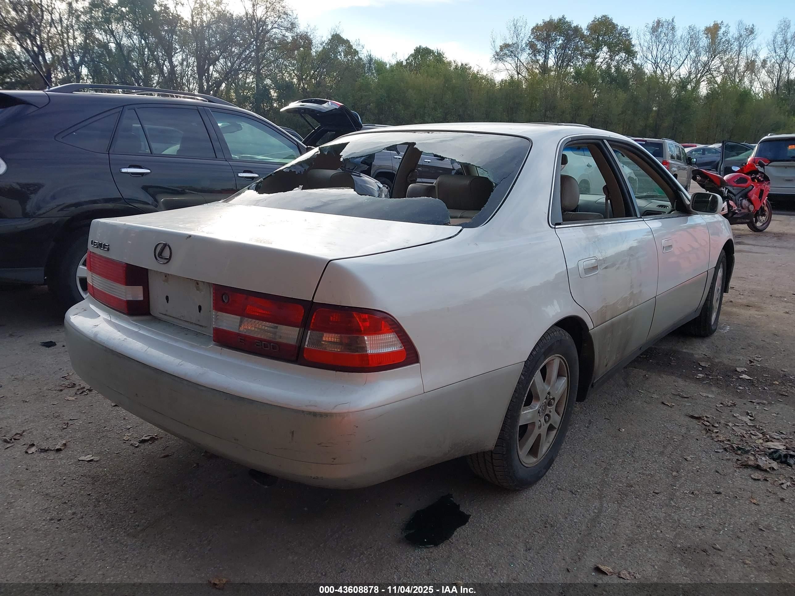 LEXUS ES image 4