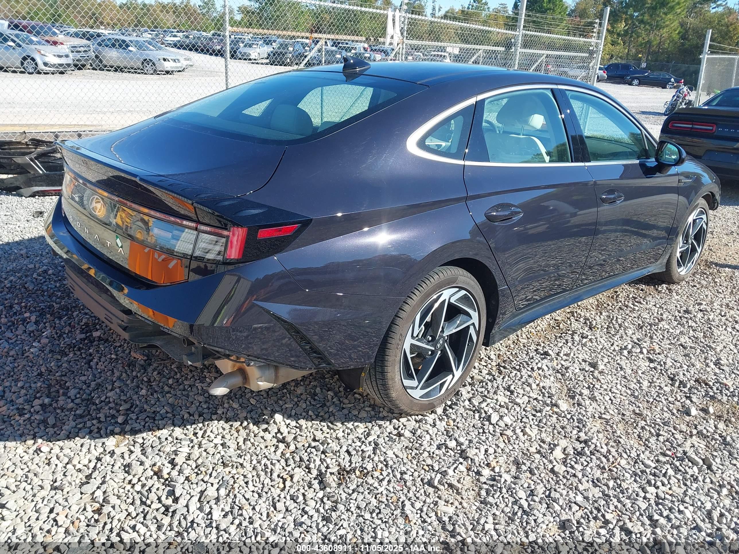 HYUNDAI SONATA image 4
