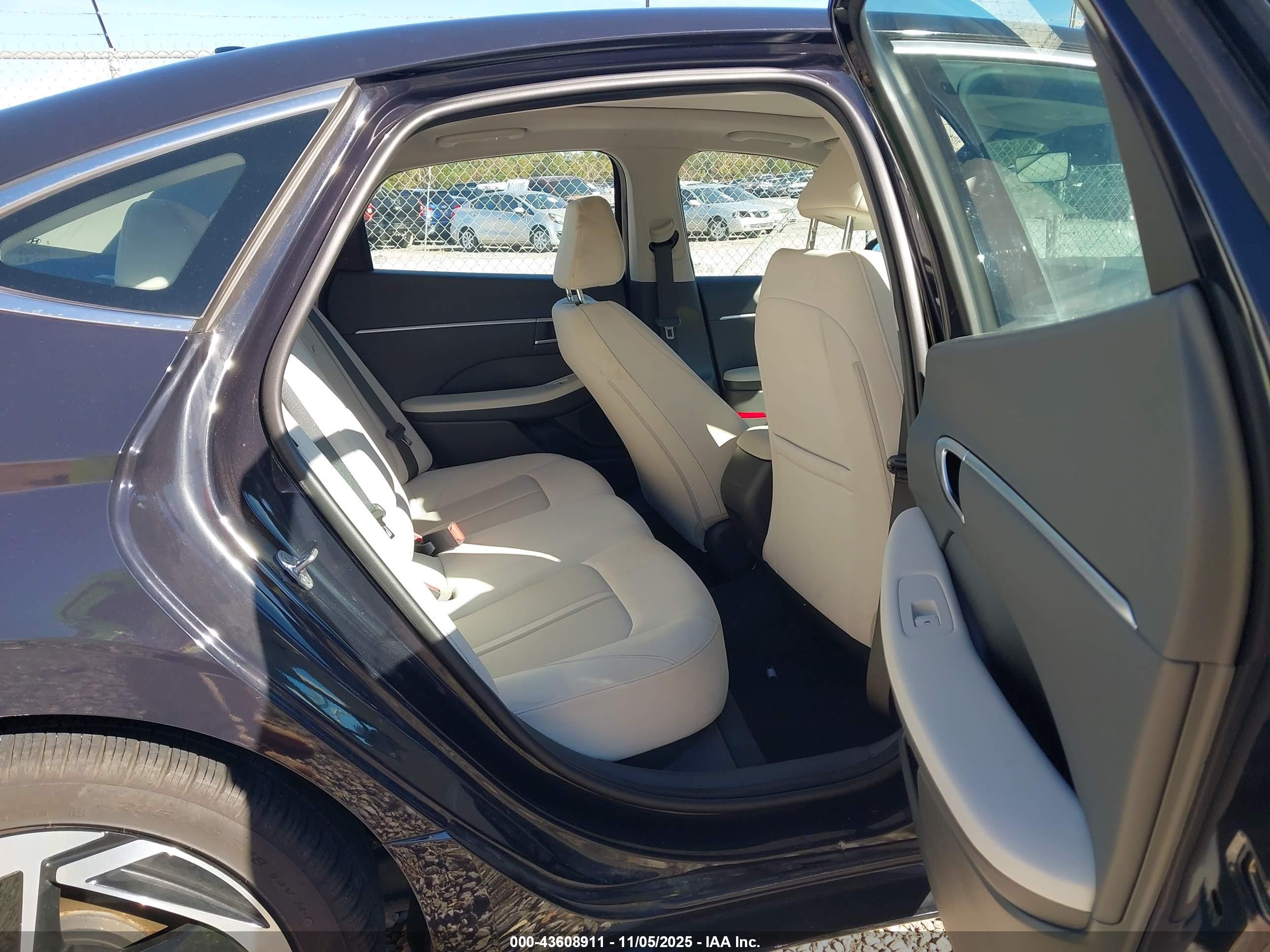 HYUNDAI SONATA image 8