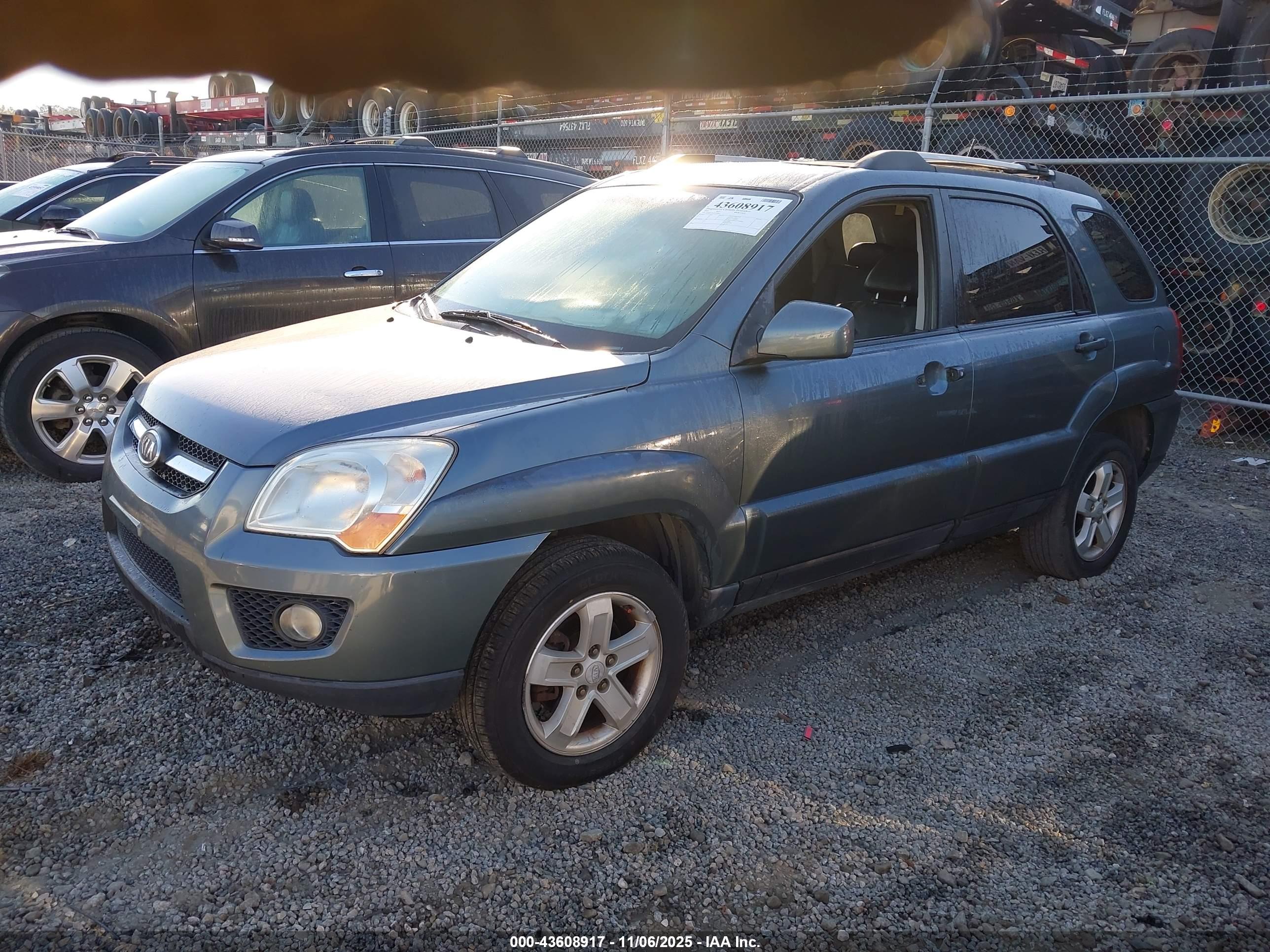 KIA SPORTAGE image 2