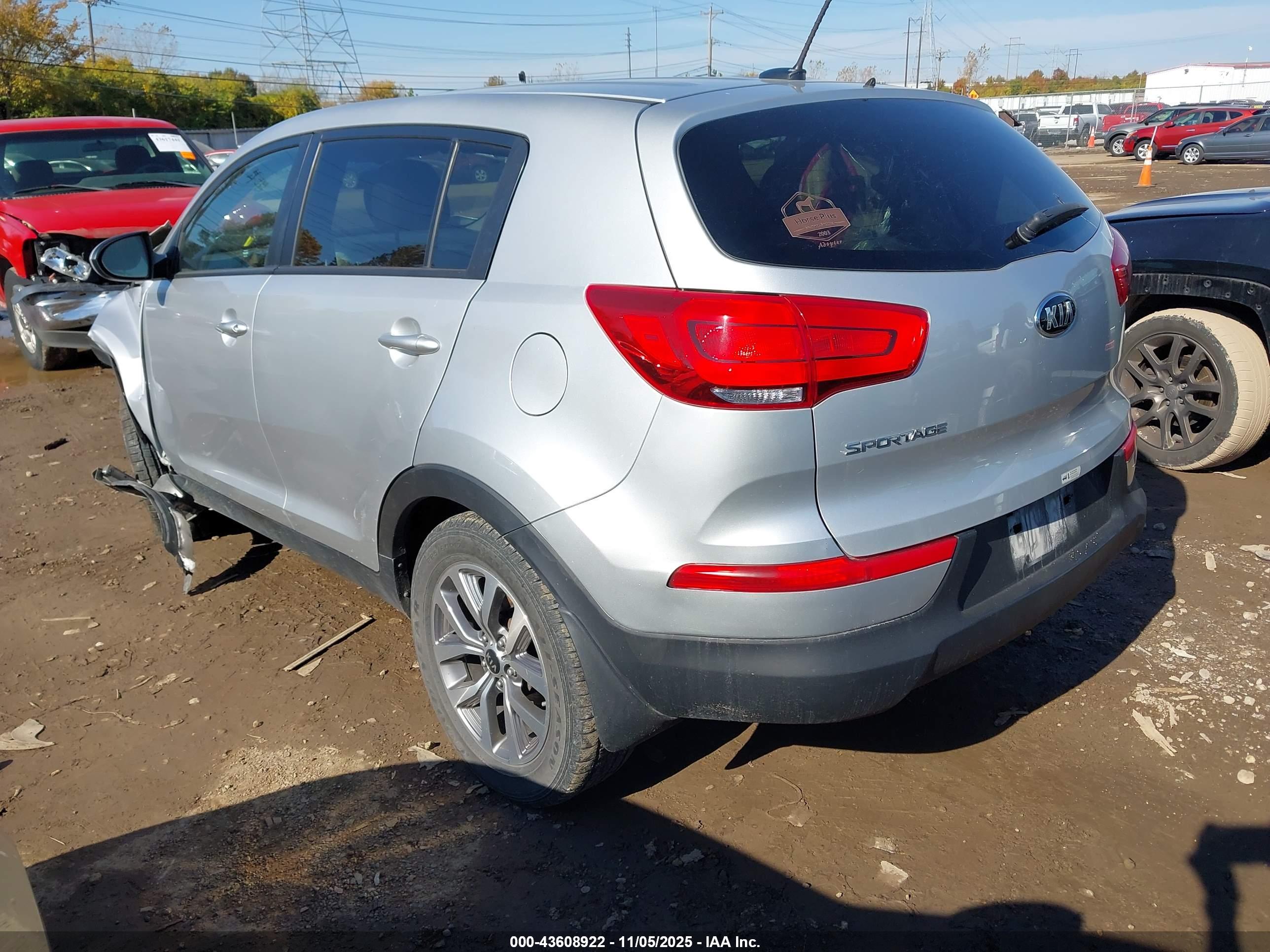 KIA SPORTAGE image 3