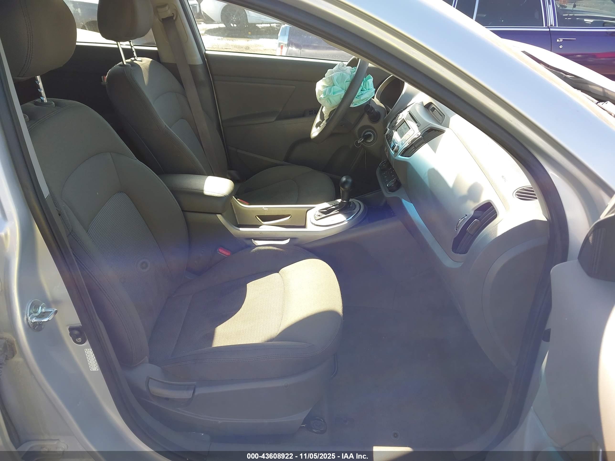 KIA SPORTAGE image 5