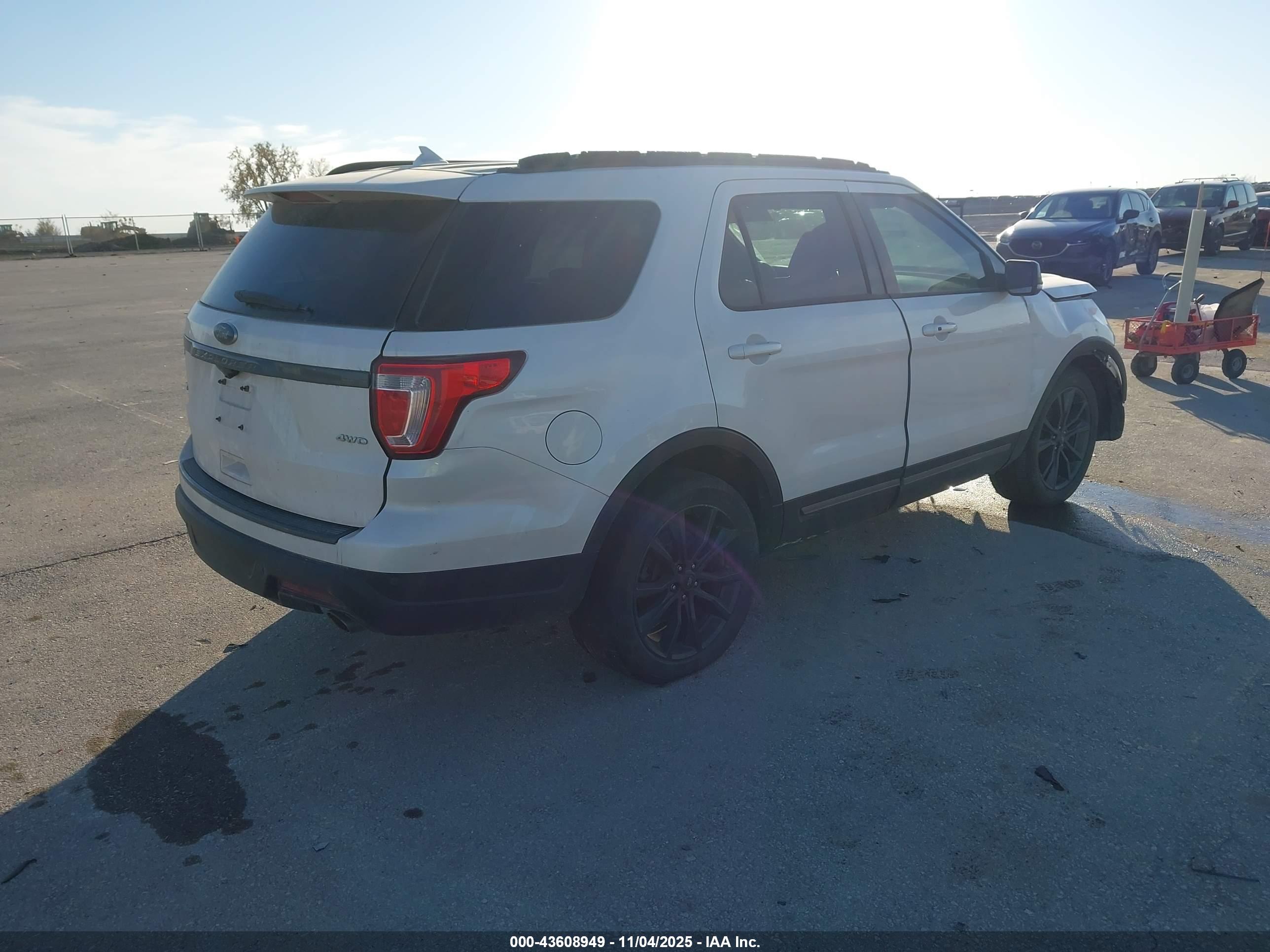 FORD EXPLORER image 4
