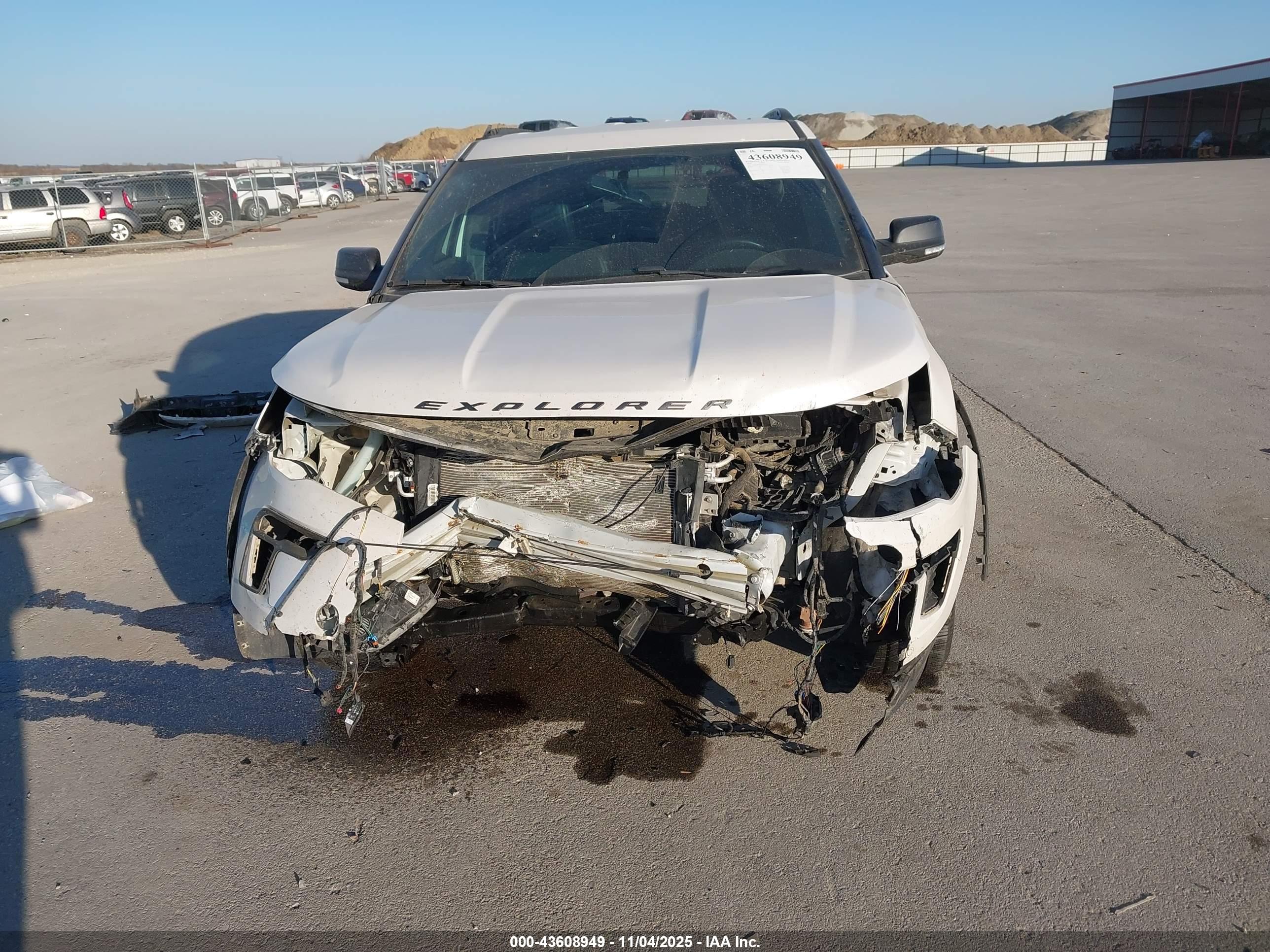 FORD EXPLORER image 6
