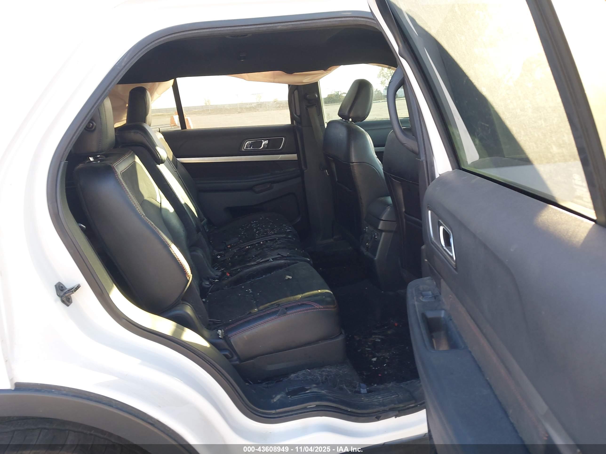 FORD EXPLORER image 8