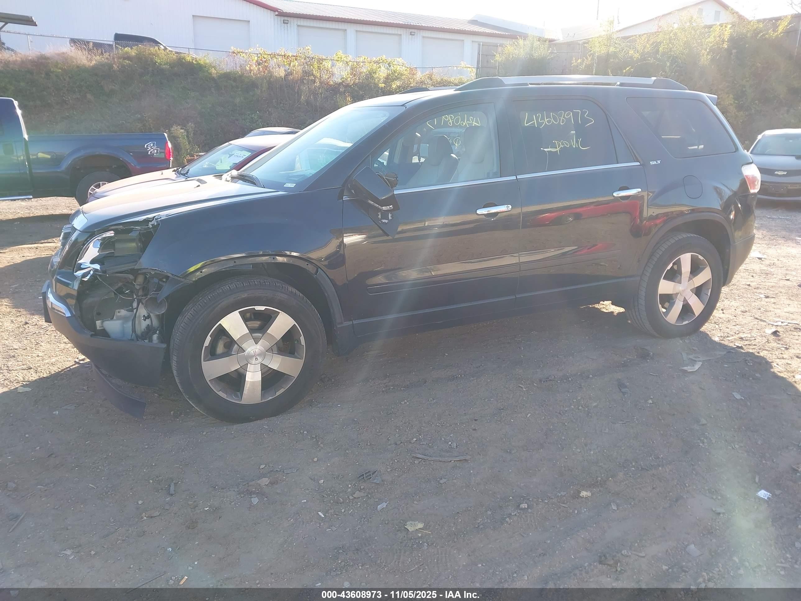 GMC ACADIA image 2