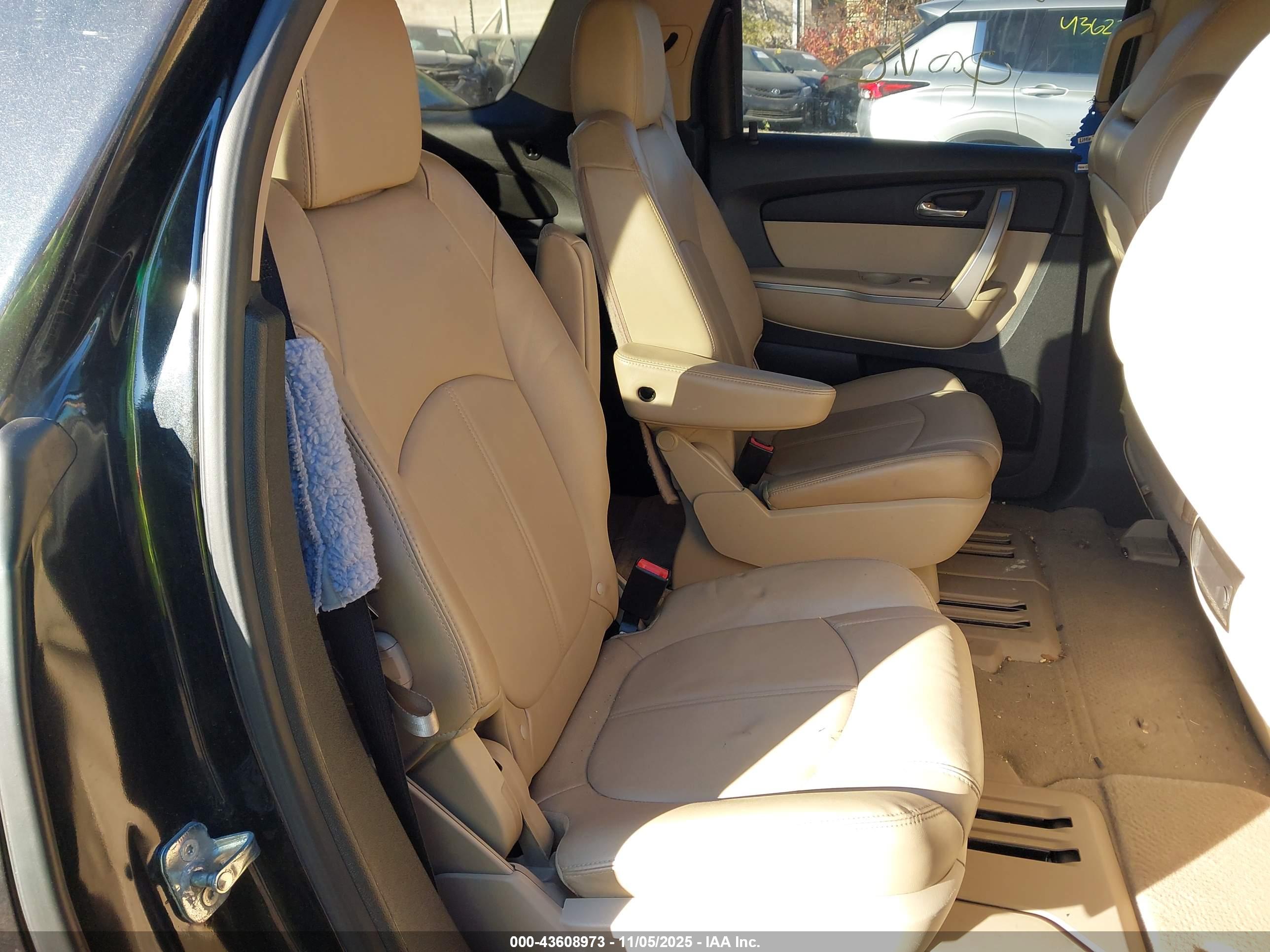 GMC ACADIA image 8