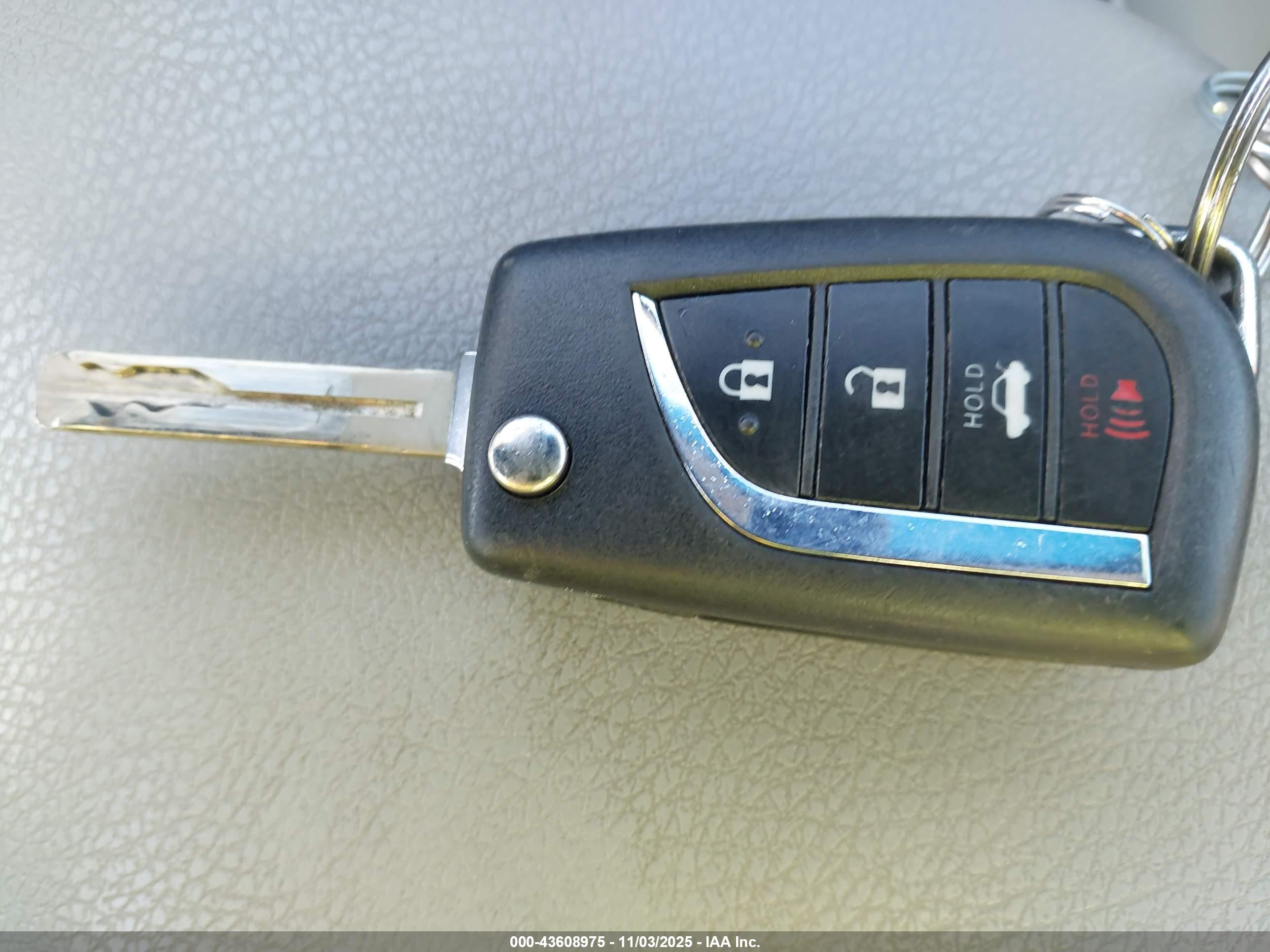 TOYOTA CAMRY image 11