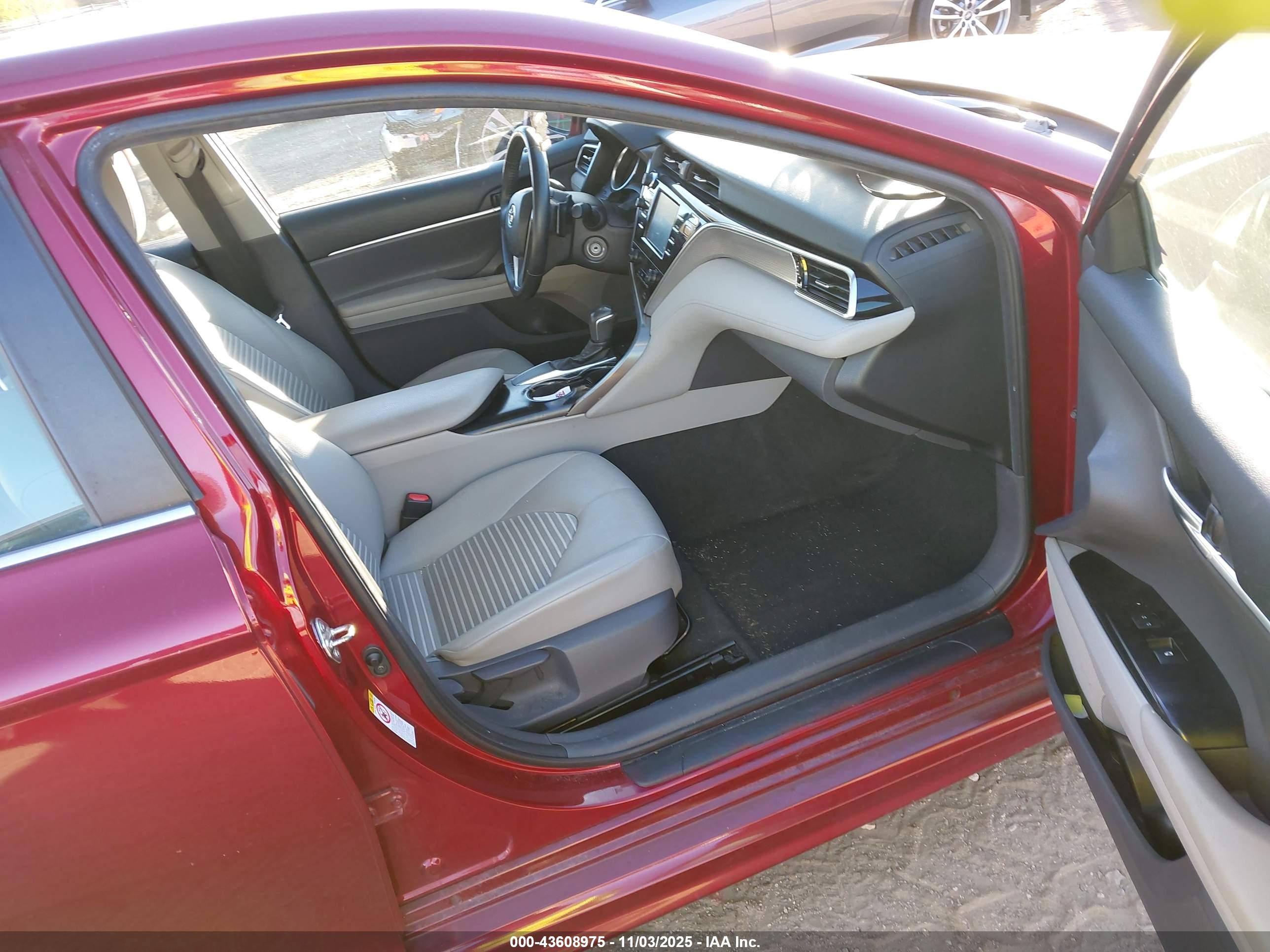 TOYOTA CAMRY image 5