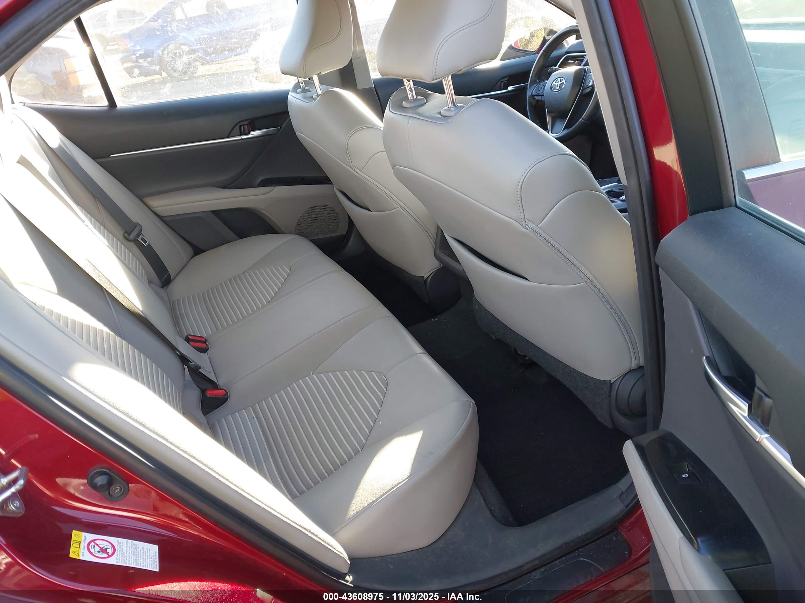 TOYOTA CAMRY image 8