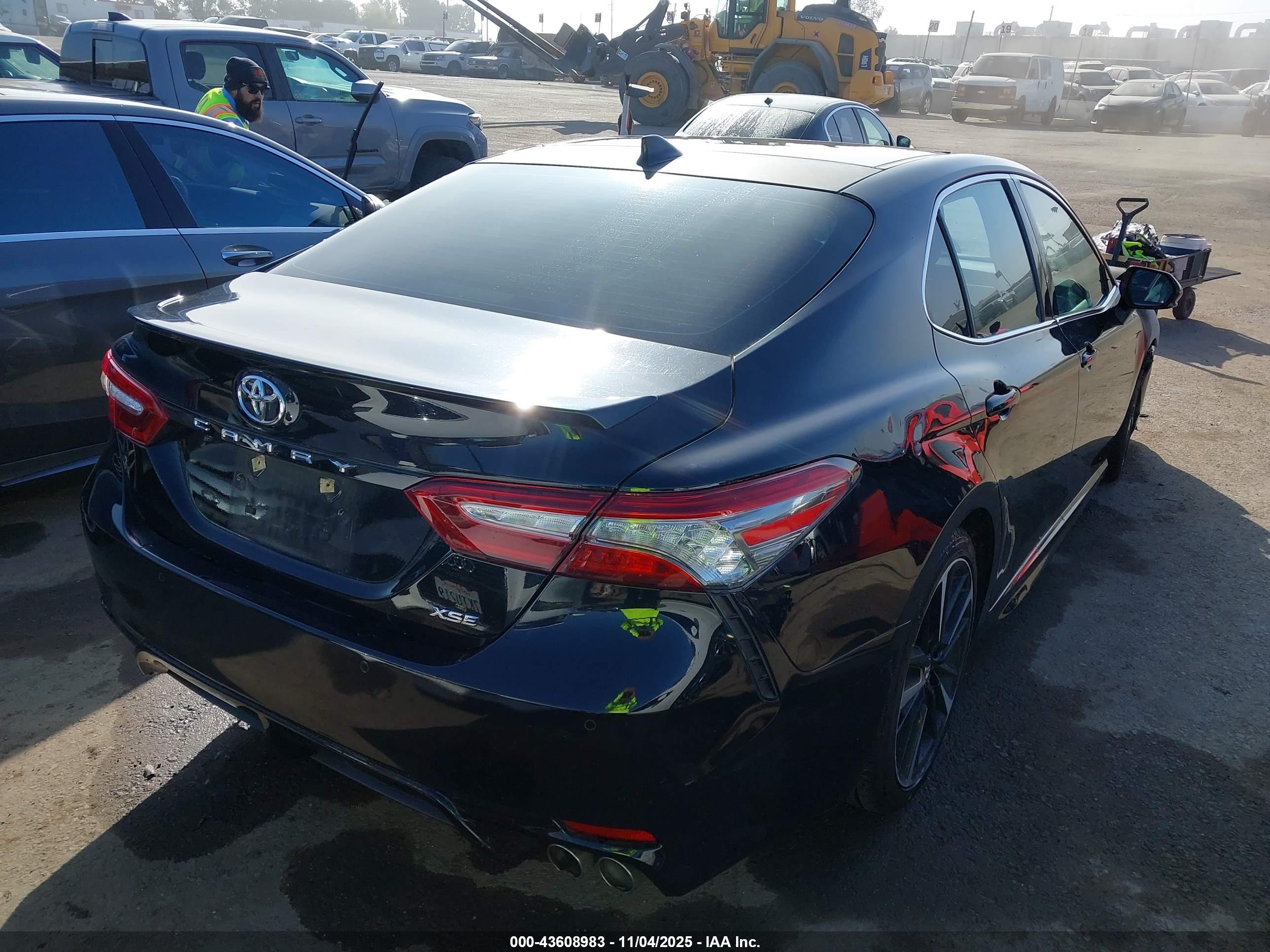 TOYOTA CAMRY image 4