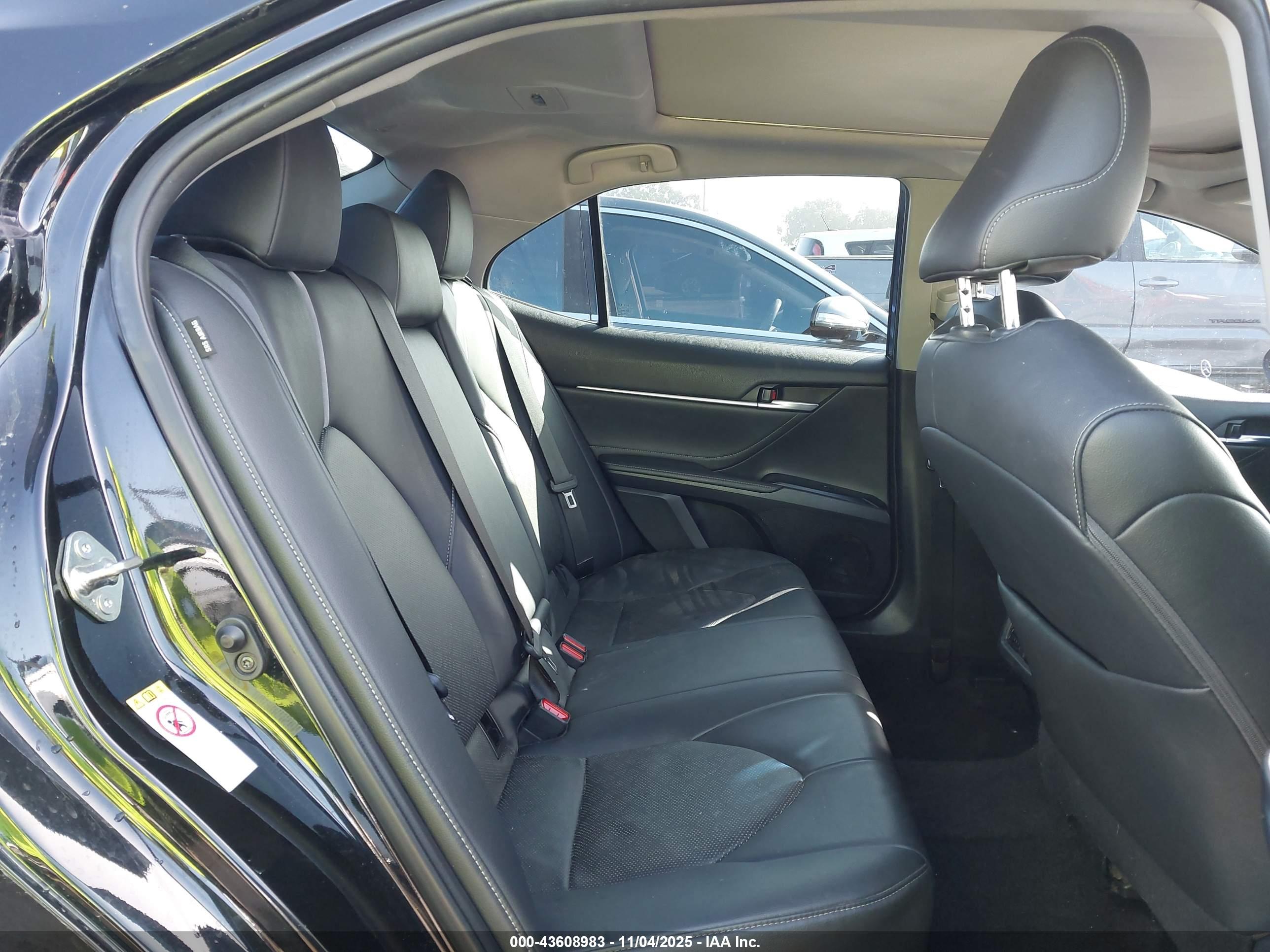 TOYOTA CAMRY image 8