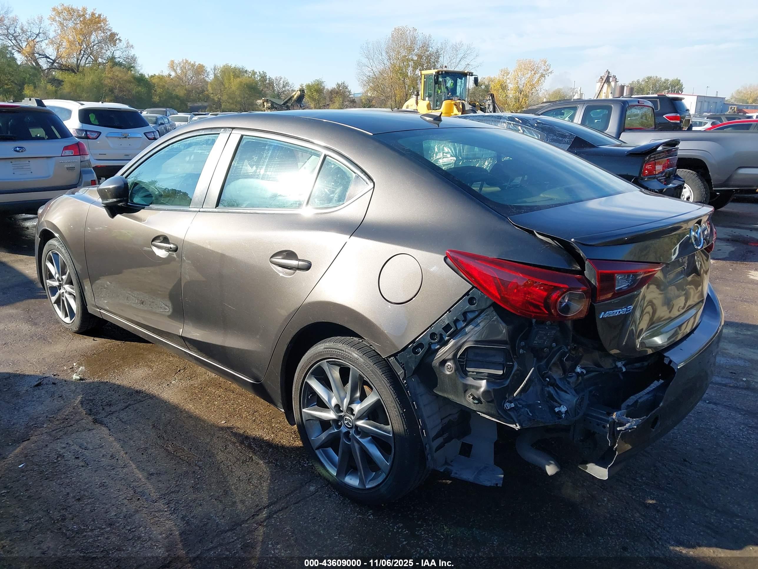 MAZDA MAZDA3 image 3