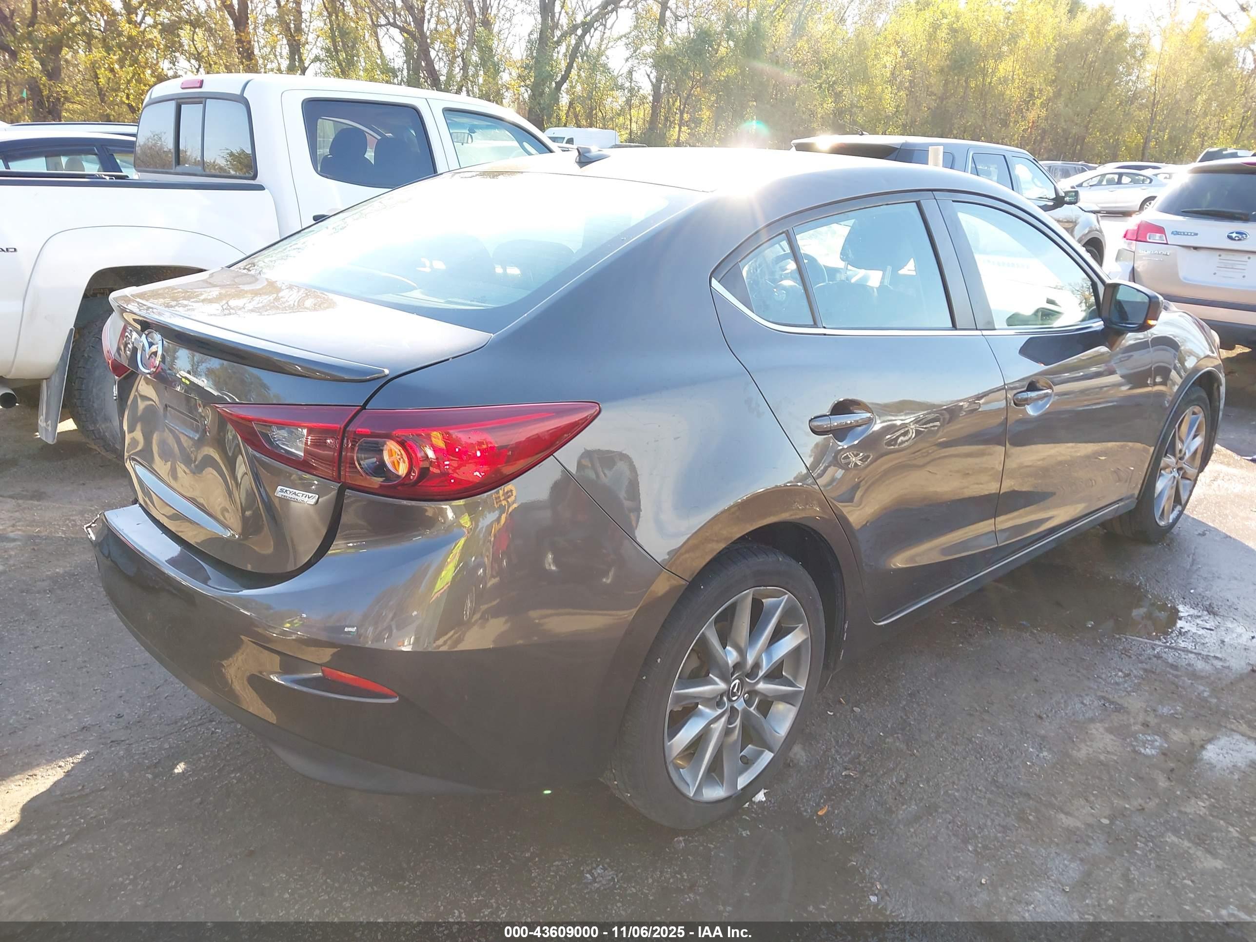 MAZDA MAZDA3 image 4