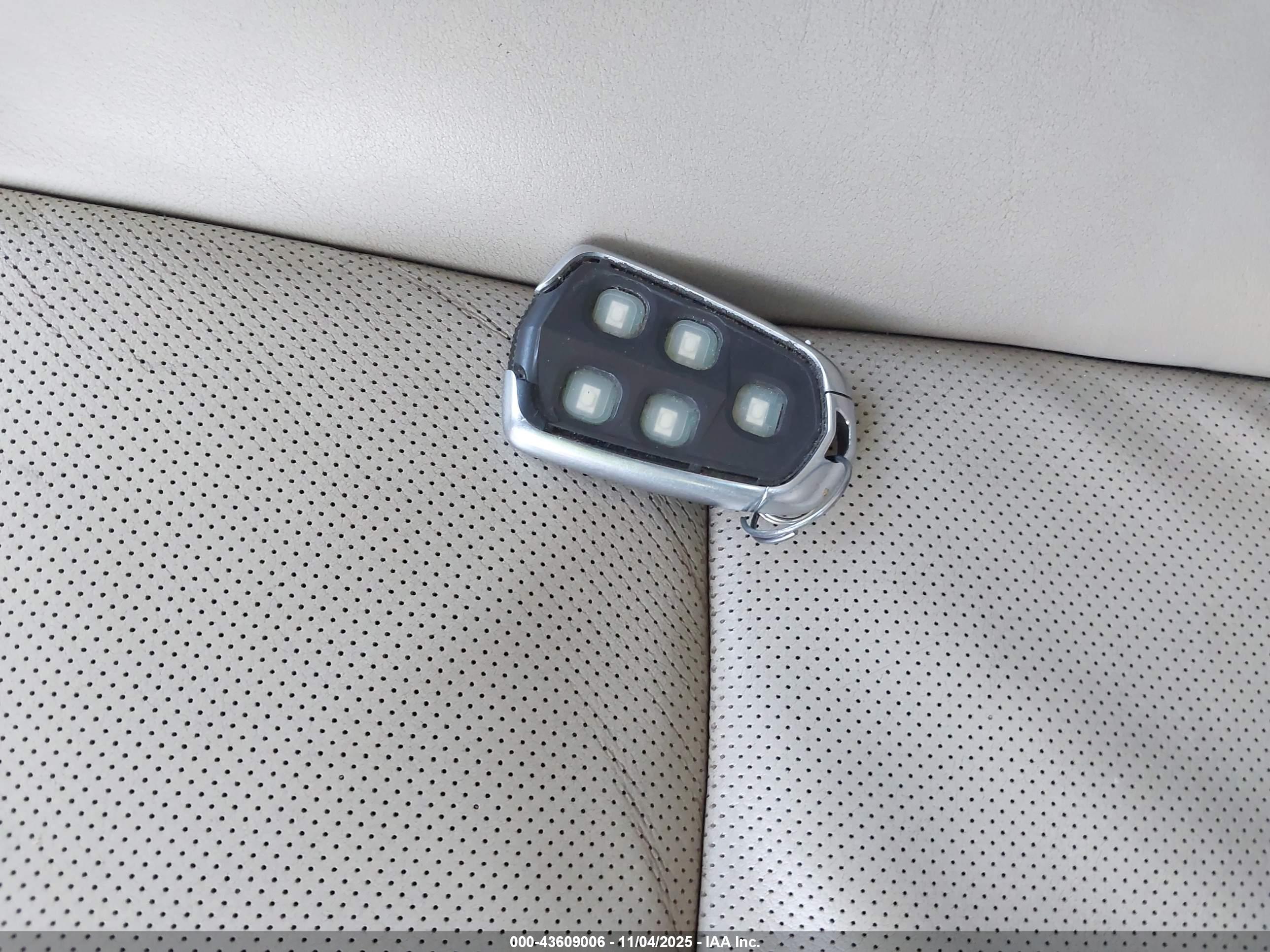 CADILLAC XTS image 11