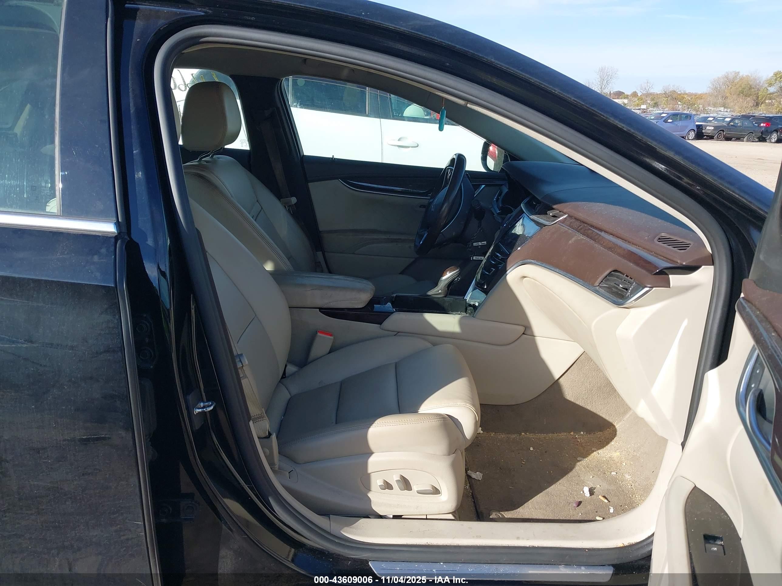 CADILLAC XTS image 5