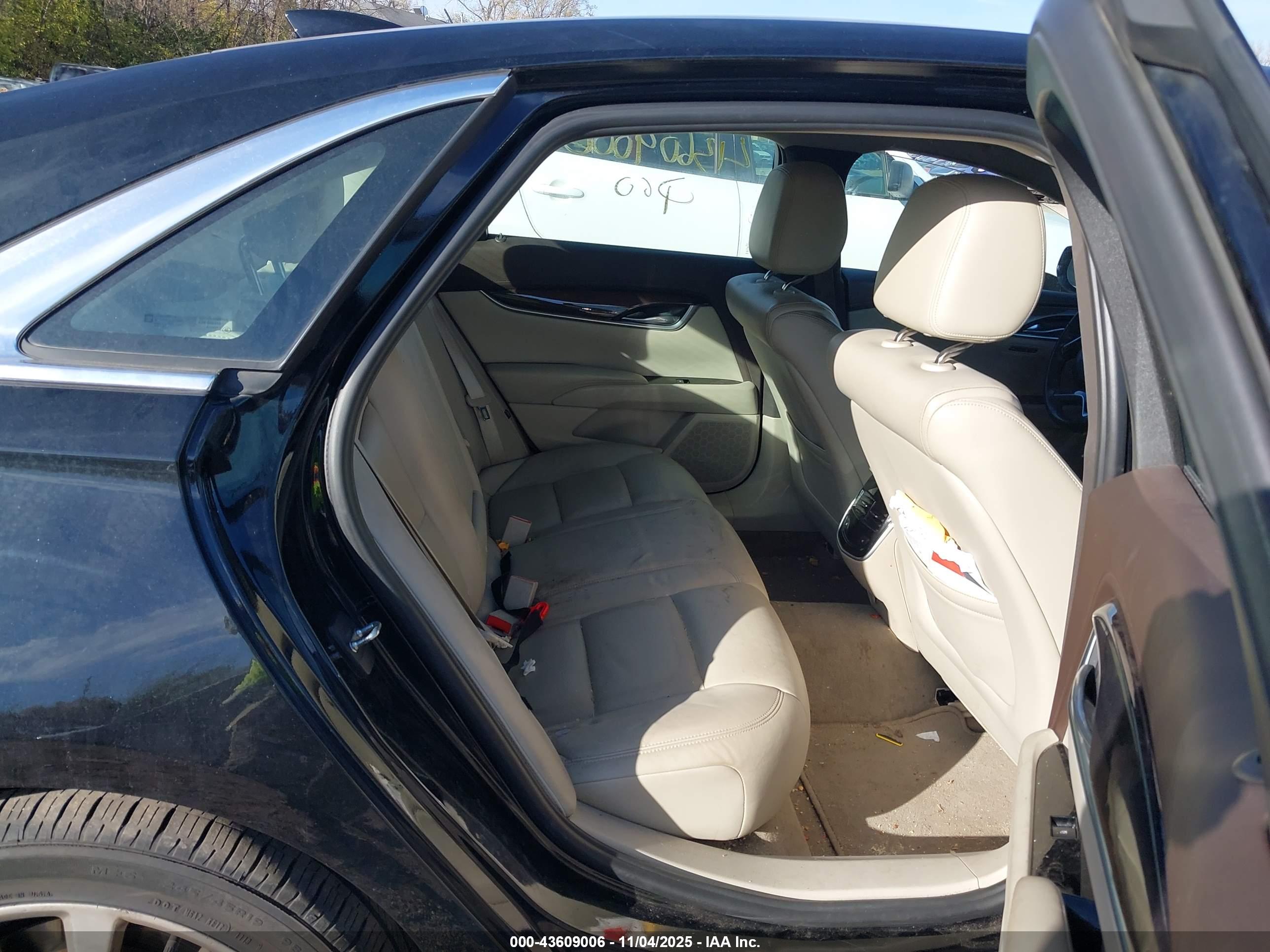 CADILLAC XTS image 8