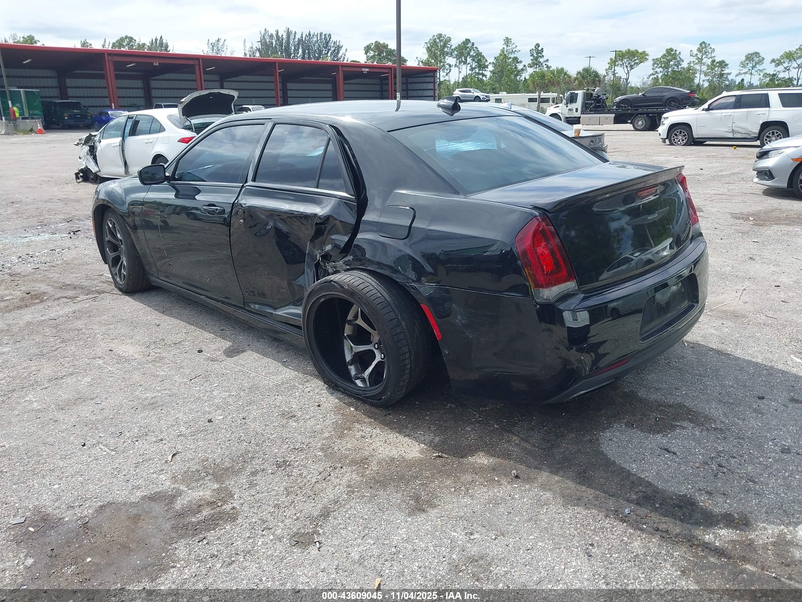 CHRYSLER 300 image 3