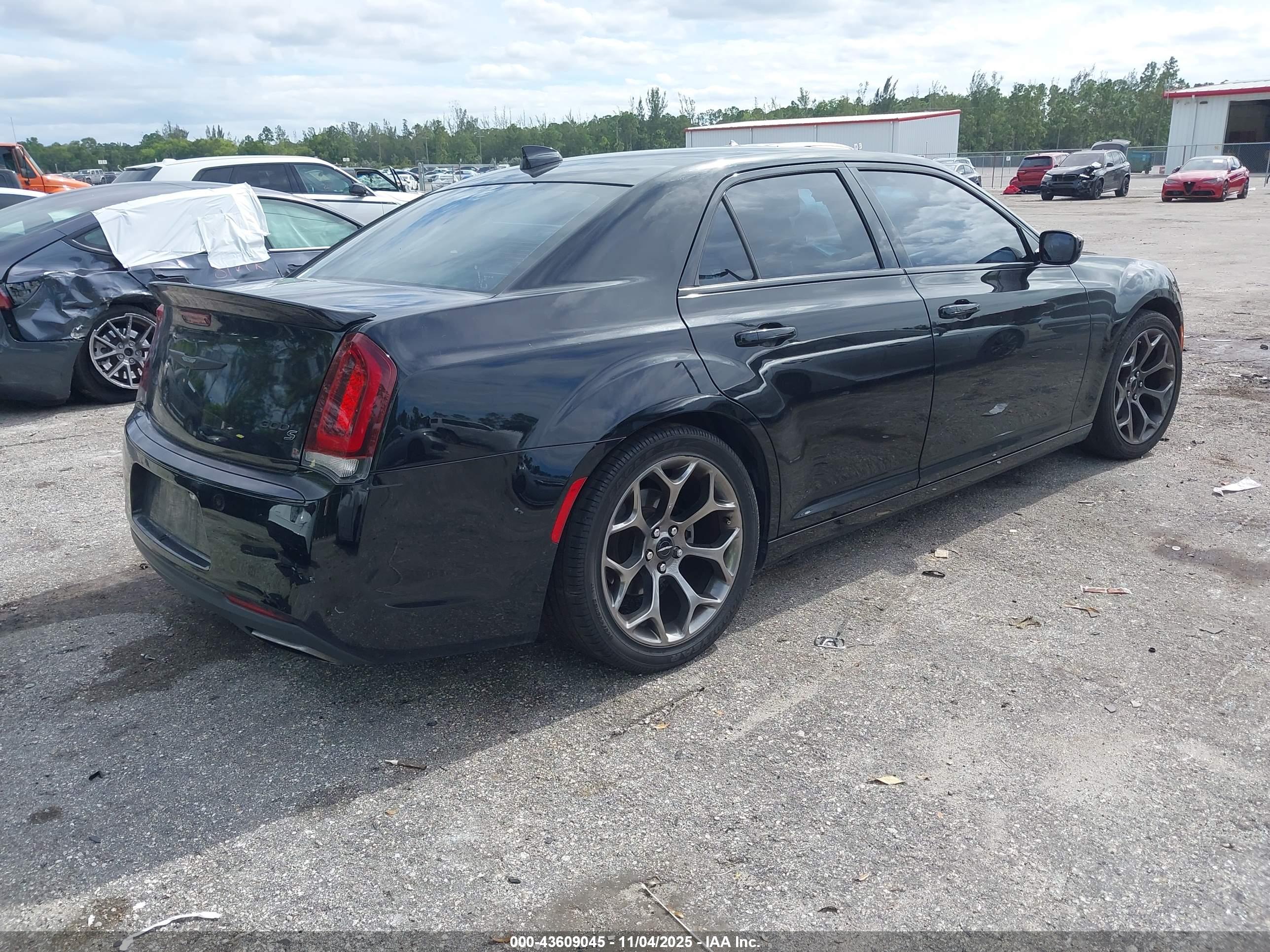 CHRYSLER 300 image 4