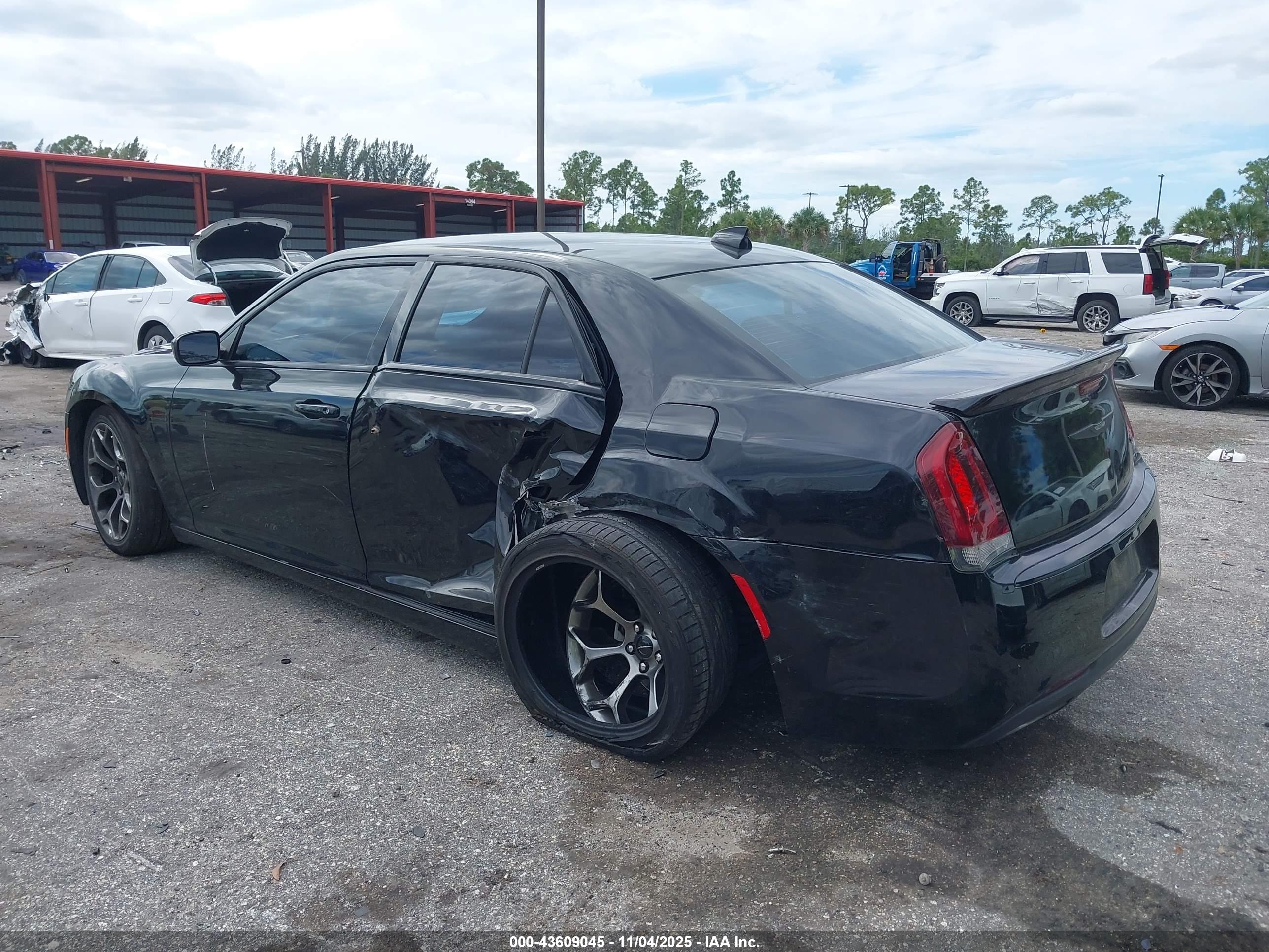 CHRYSLER 300 image 6