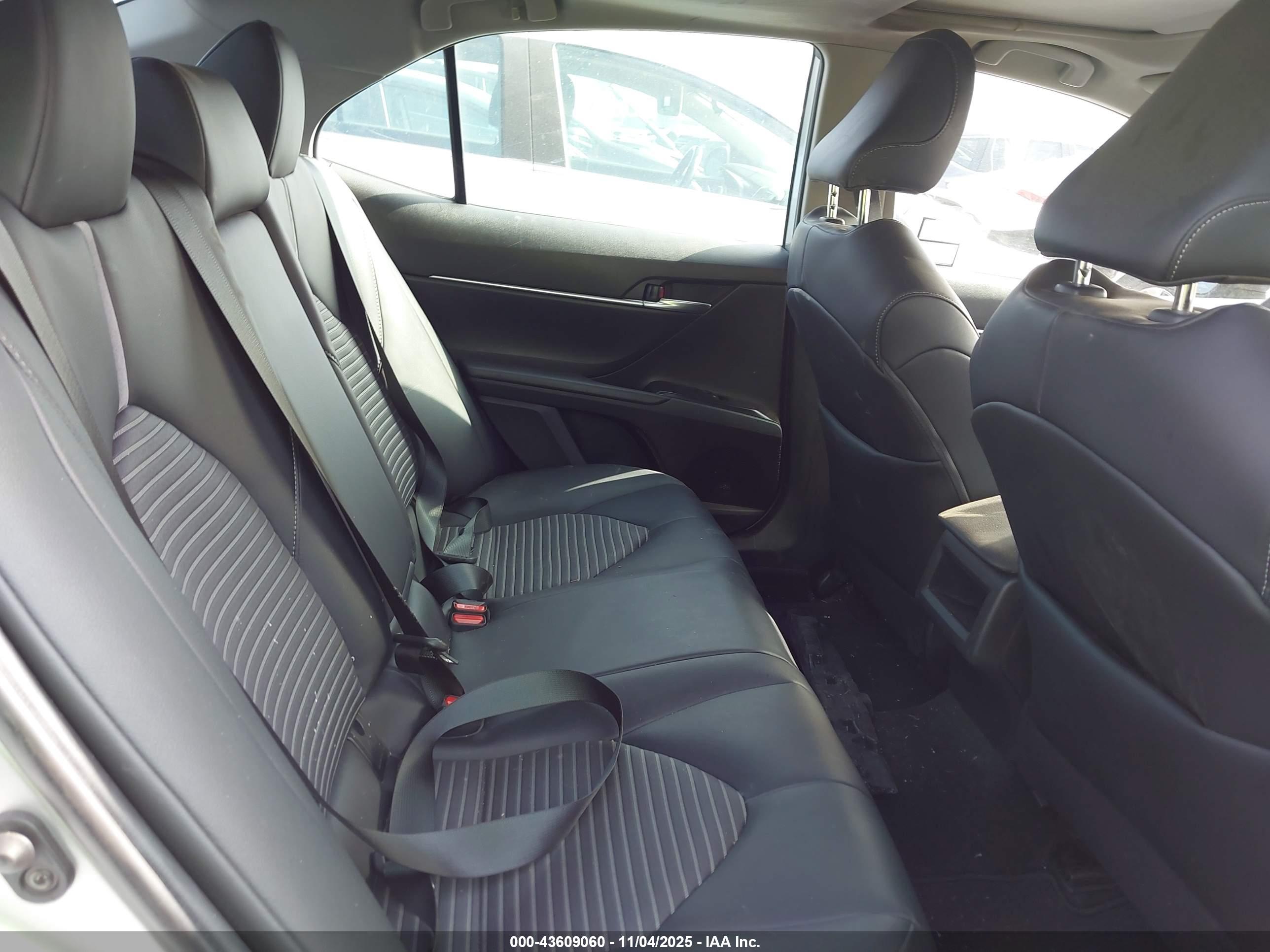 TOYOTA CAMRY image 8