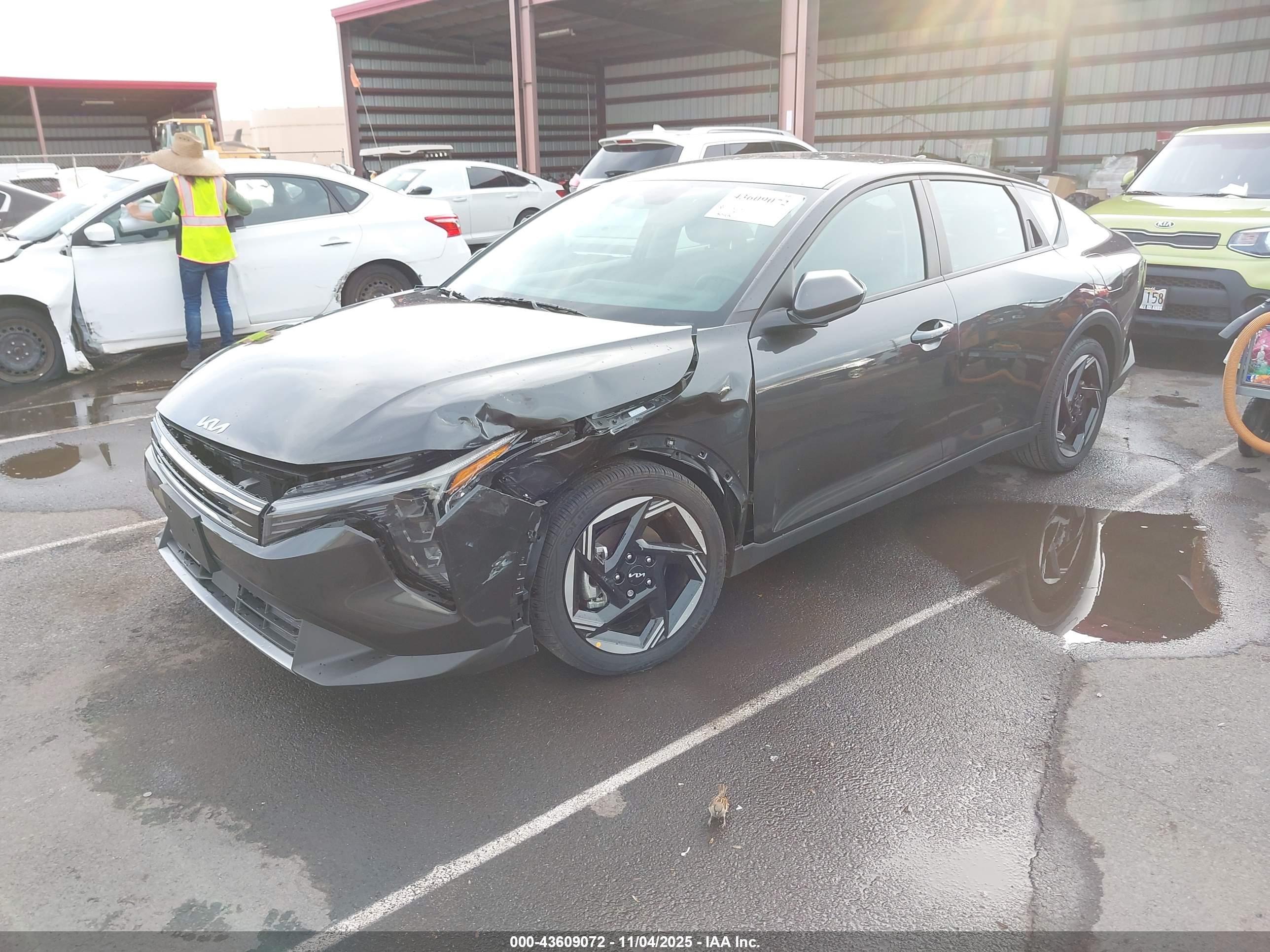 KIA K4 image 2